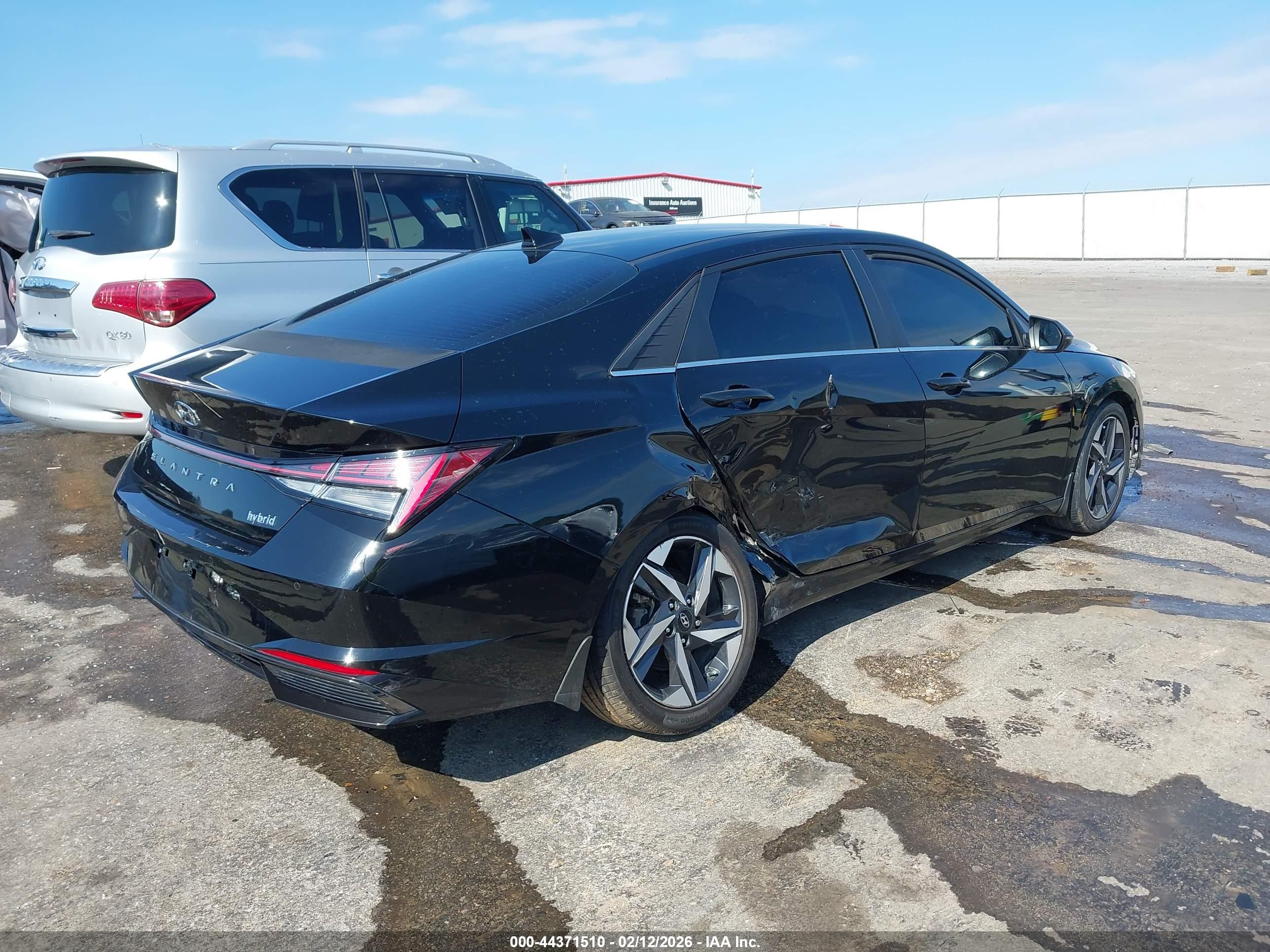 HYUNDAI ELANTRA image 4