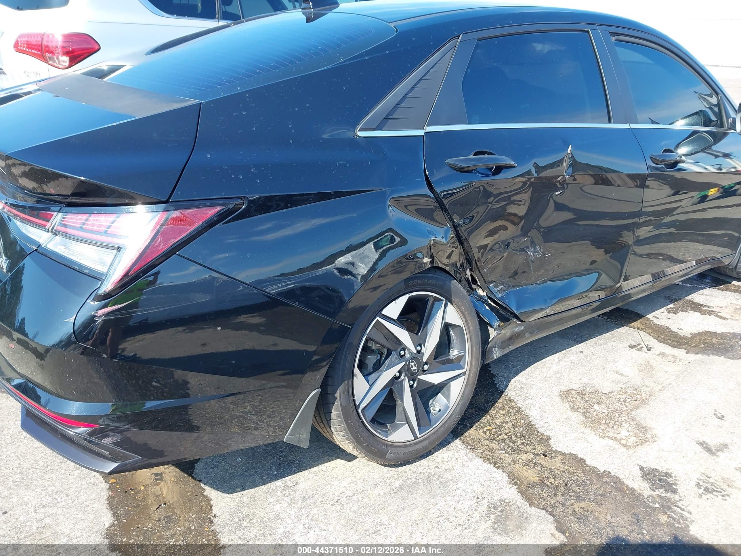 HYUNDAI ELANTRA image 6