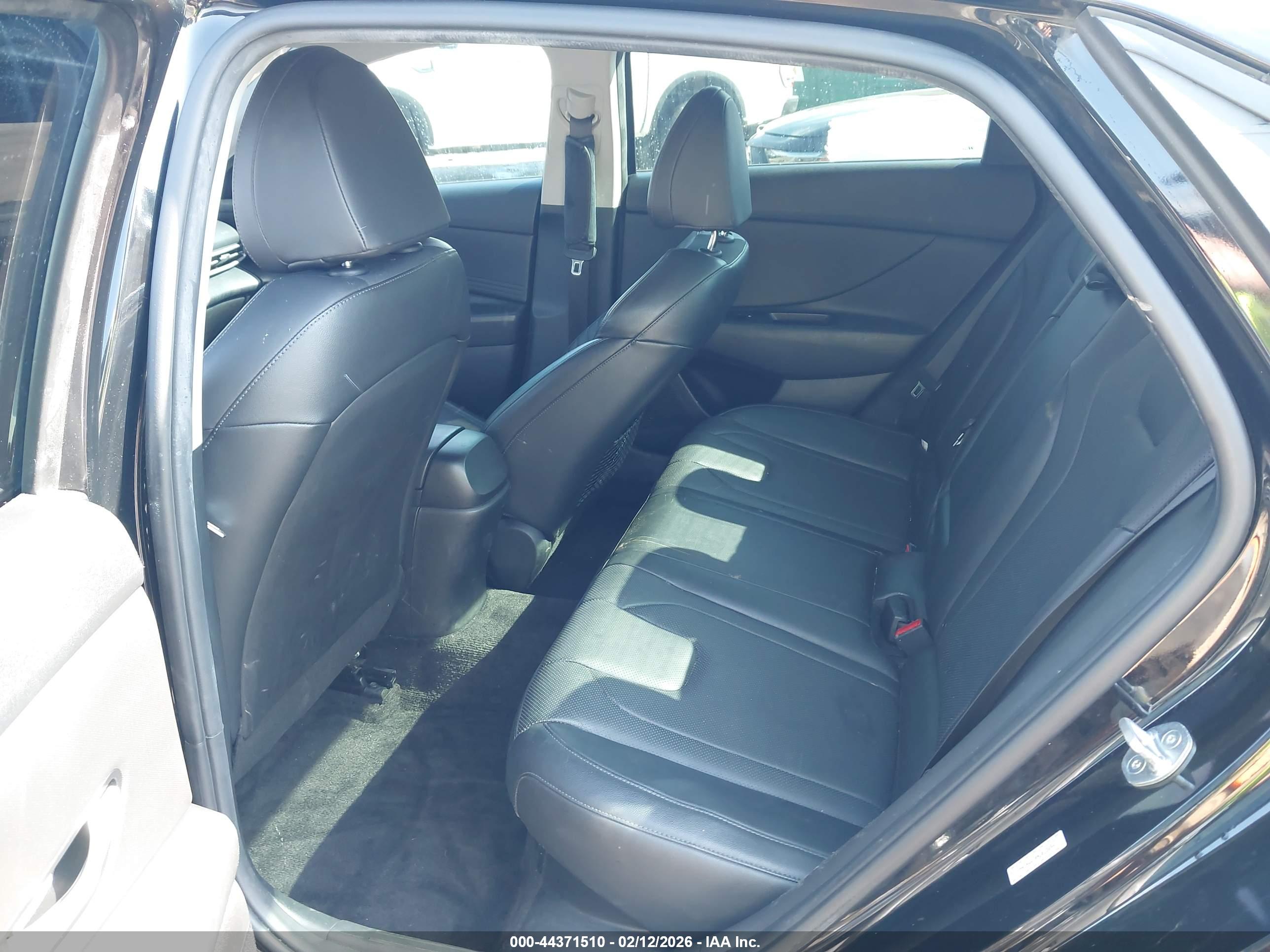 HYUNDAI ELANTRA image 8