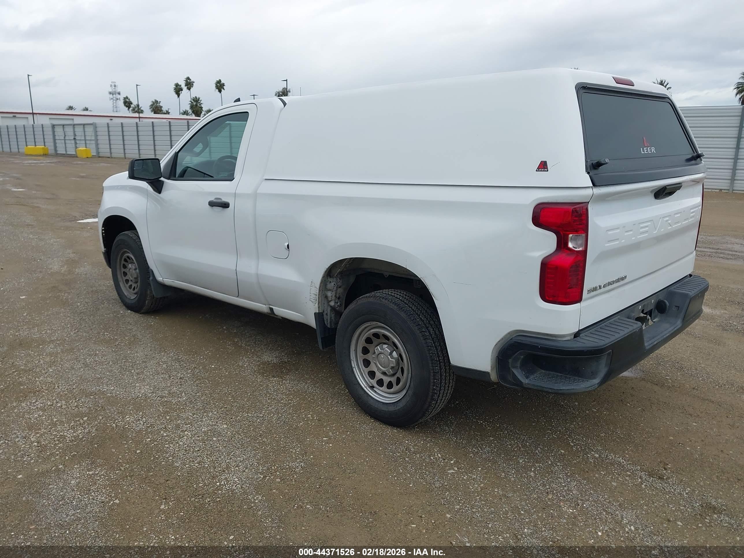 CHEVROLET SILVERADO image 3