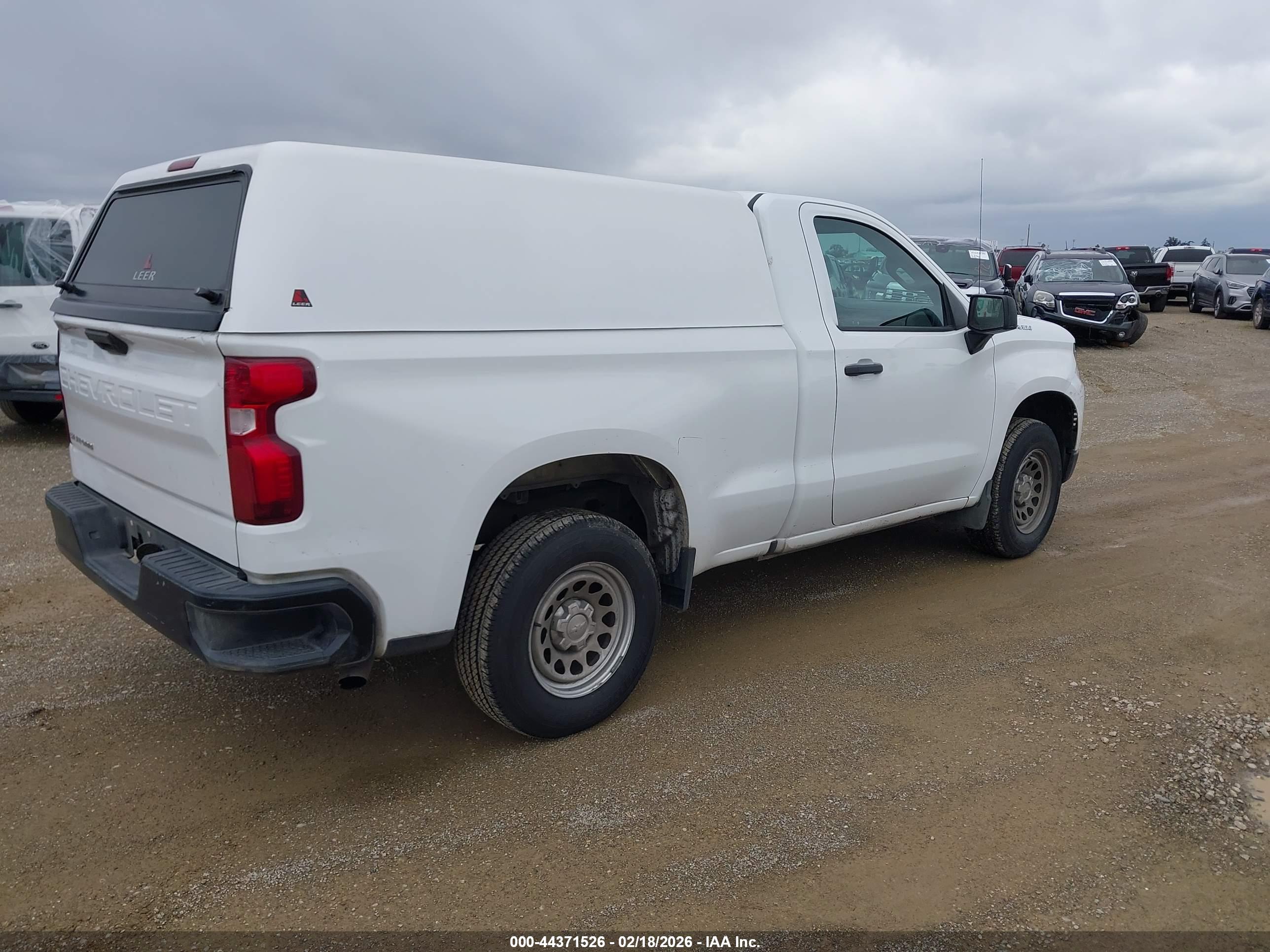CHEVROLET SILVERADO image 4