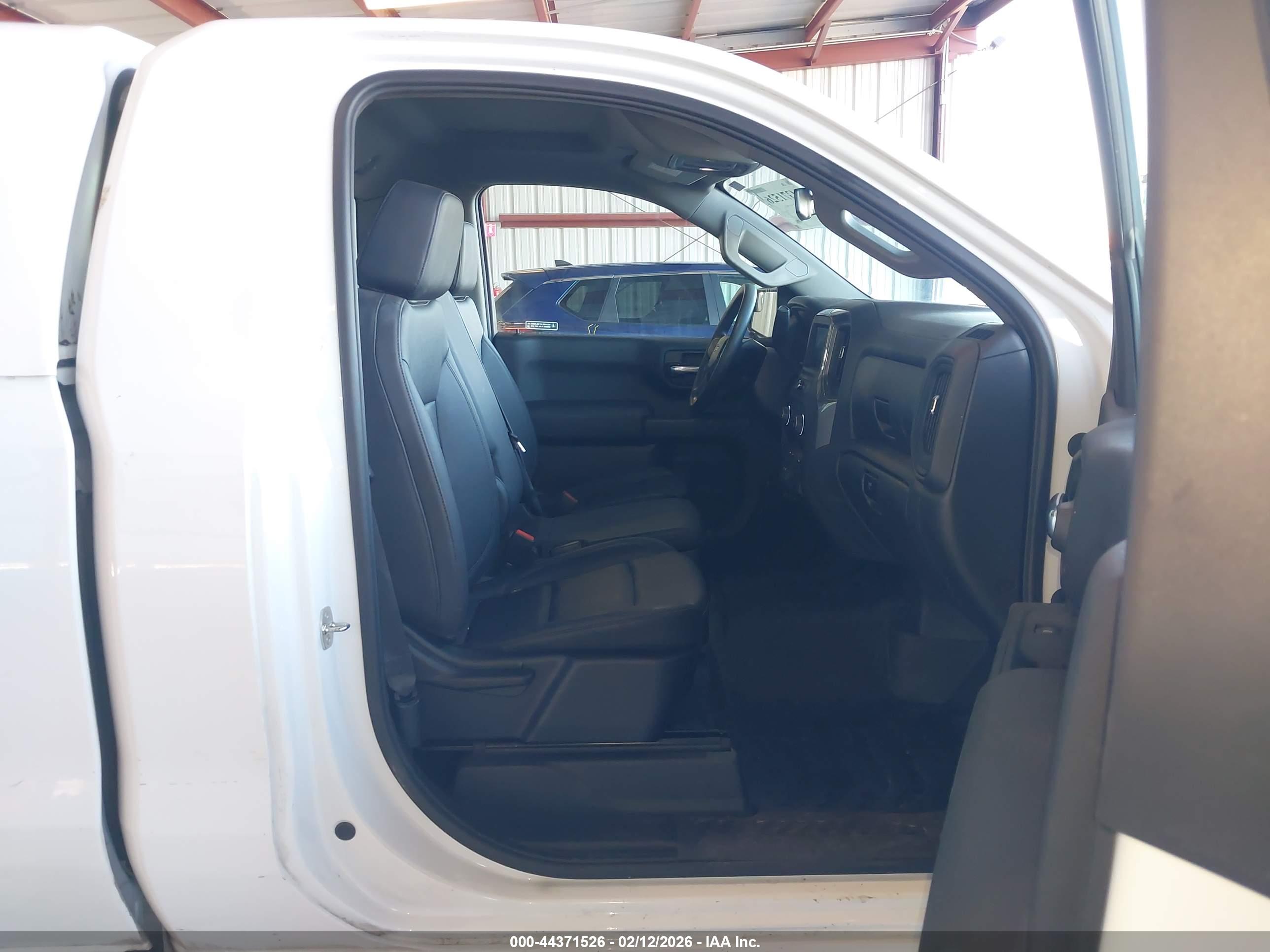 CHEVROLET SILVERADO image 5