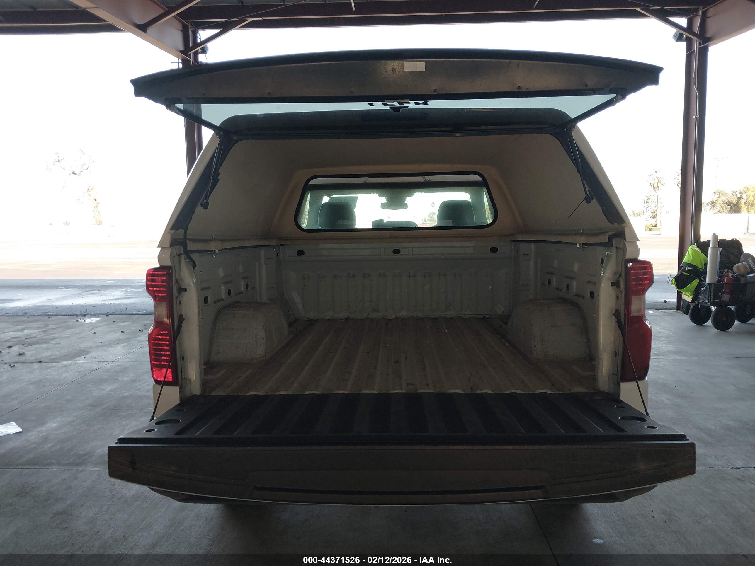 CHEVROLET SILVERADO image 8