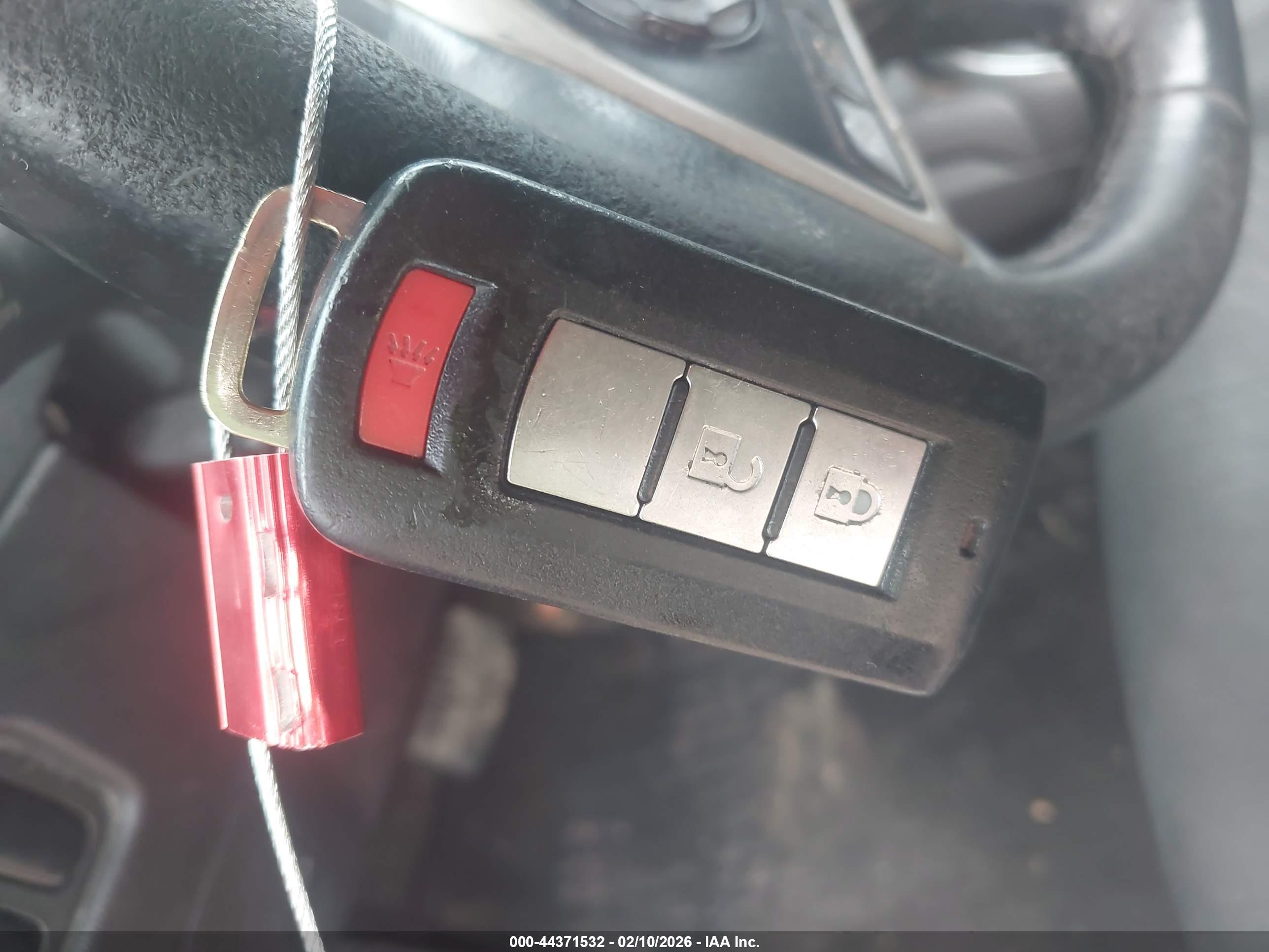 MITSUBISHI OUTLANDER image 11