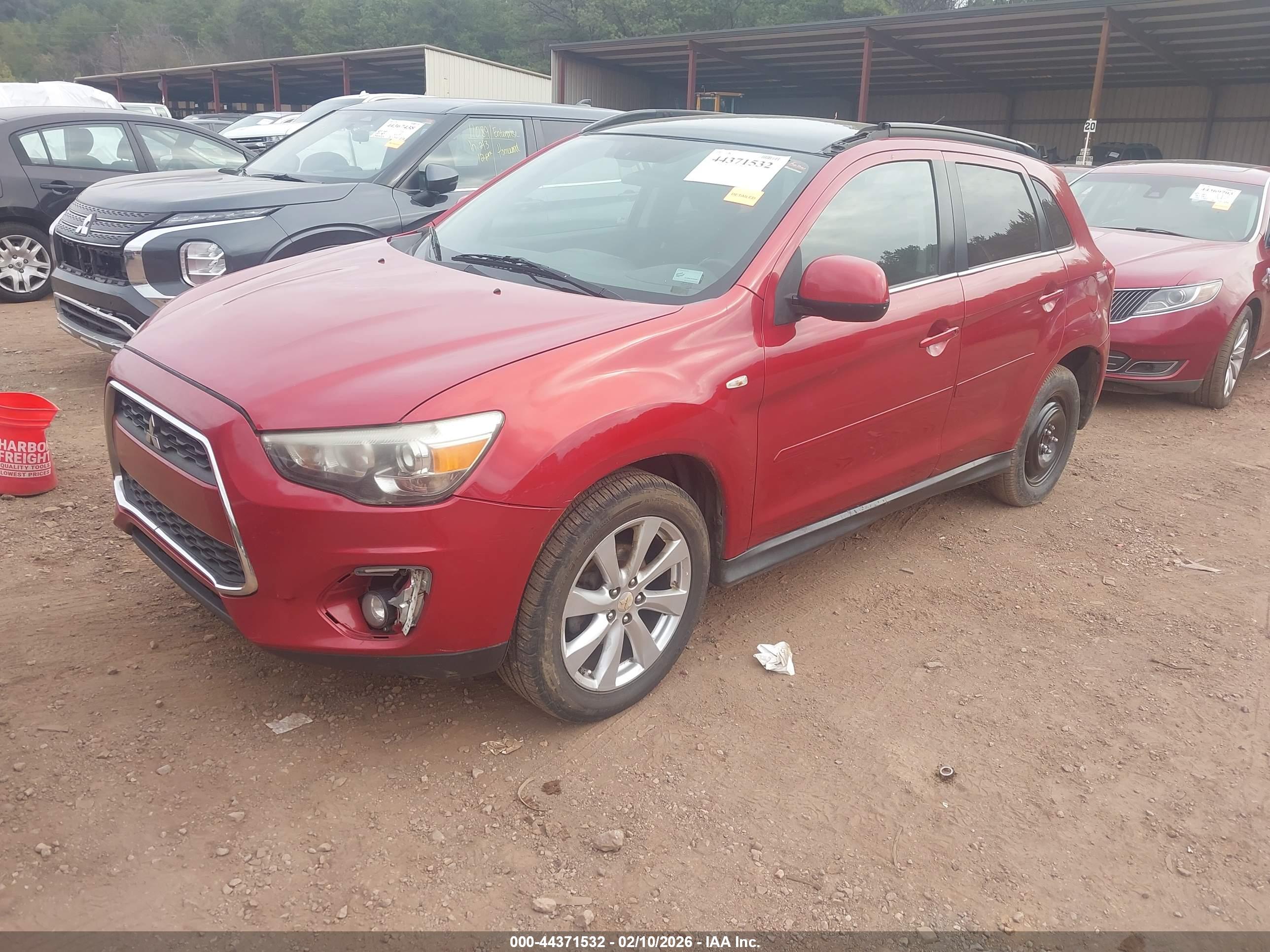 MITSUBISHI OUTLANDER image 2