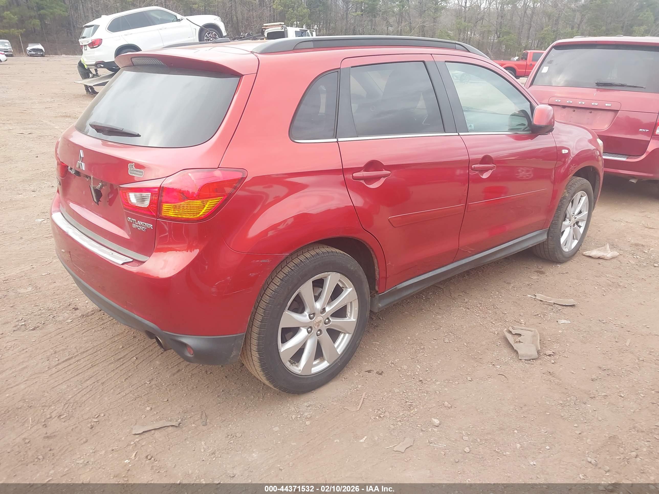 MITSUBISHI OUTLANDER image 4