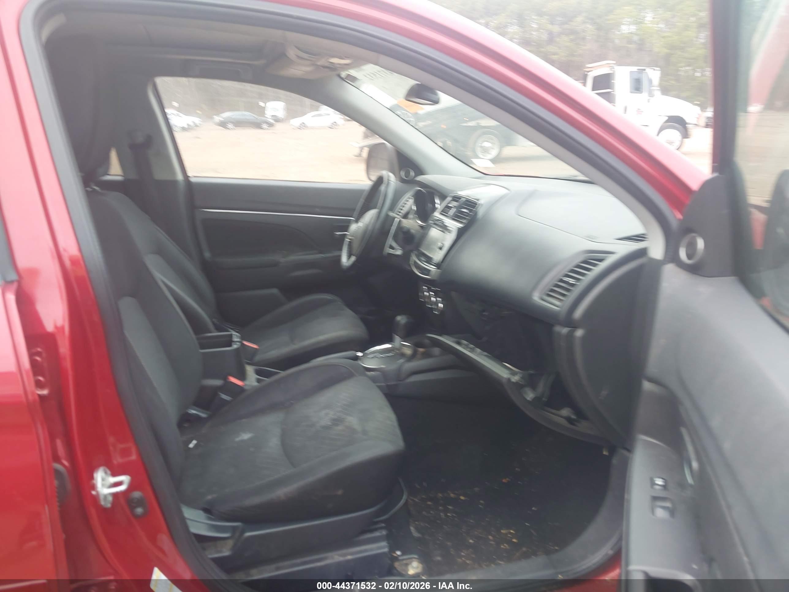MITSUBISHI OUTLANDER image 5