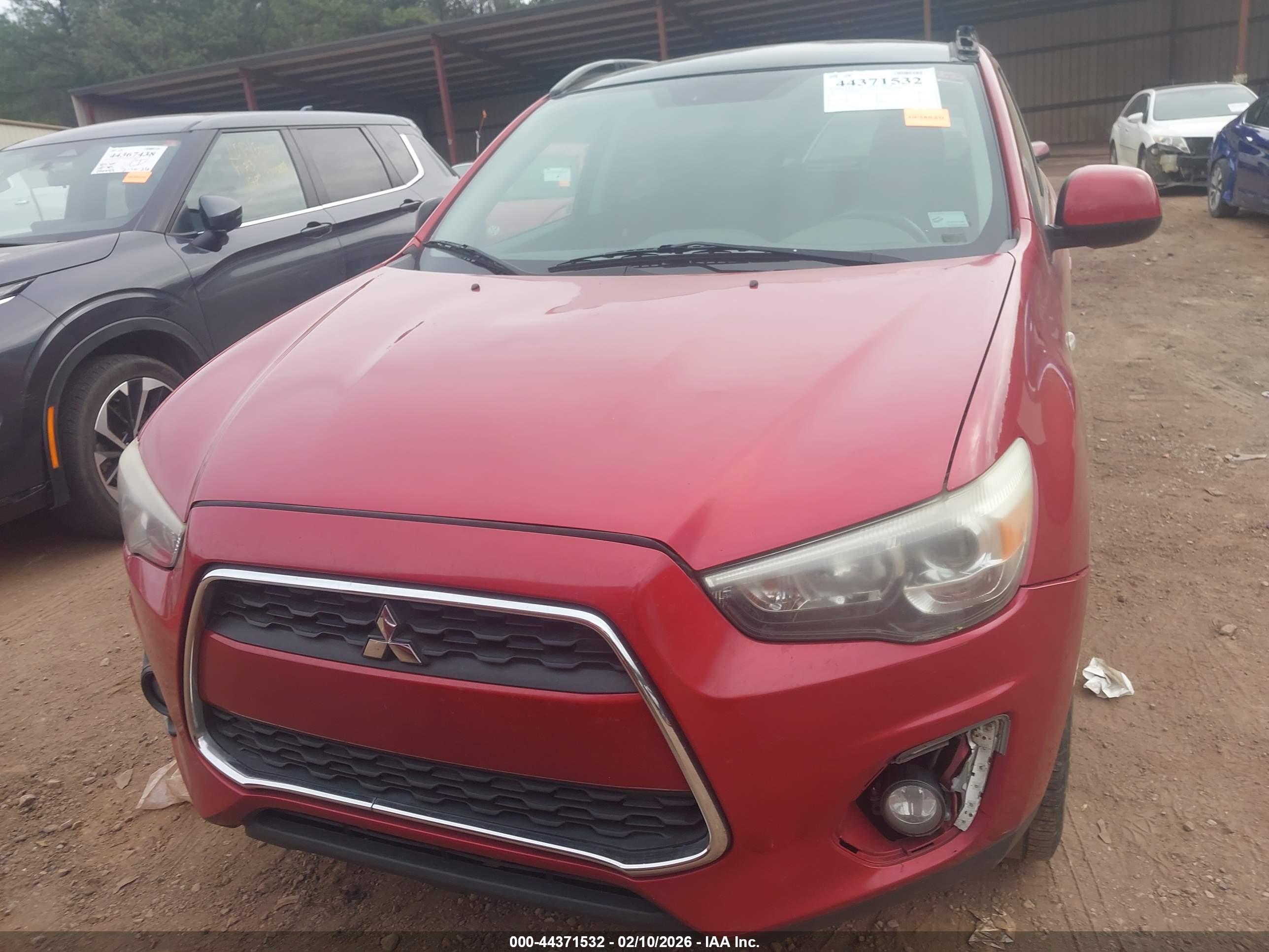 MITSUBISHI OUTLANDER image 6