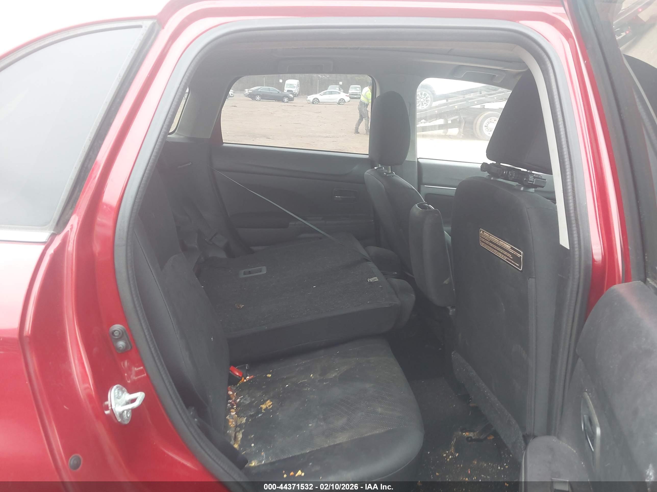 MITSUBISHI OUTLANDER image 8