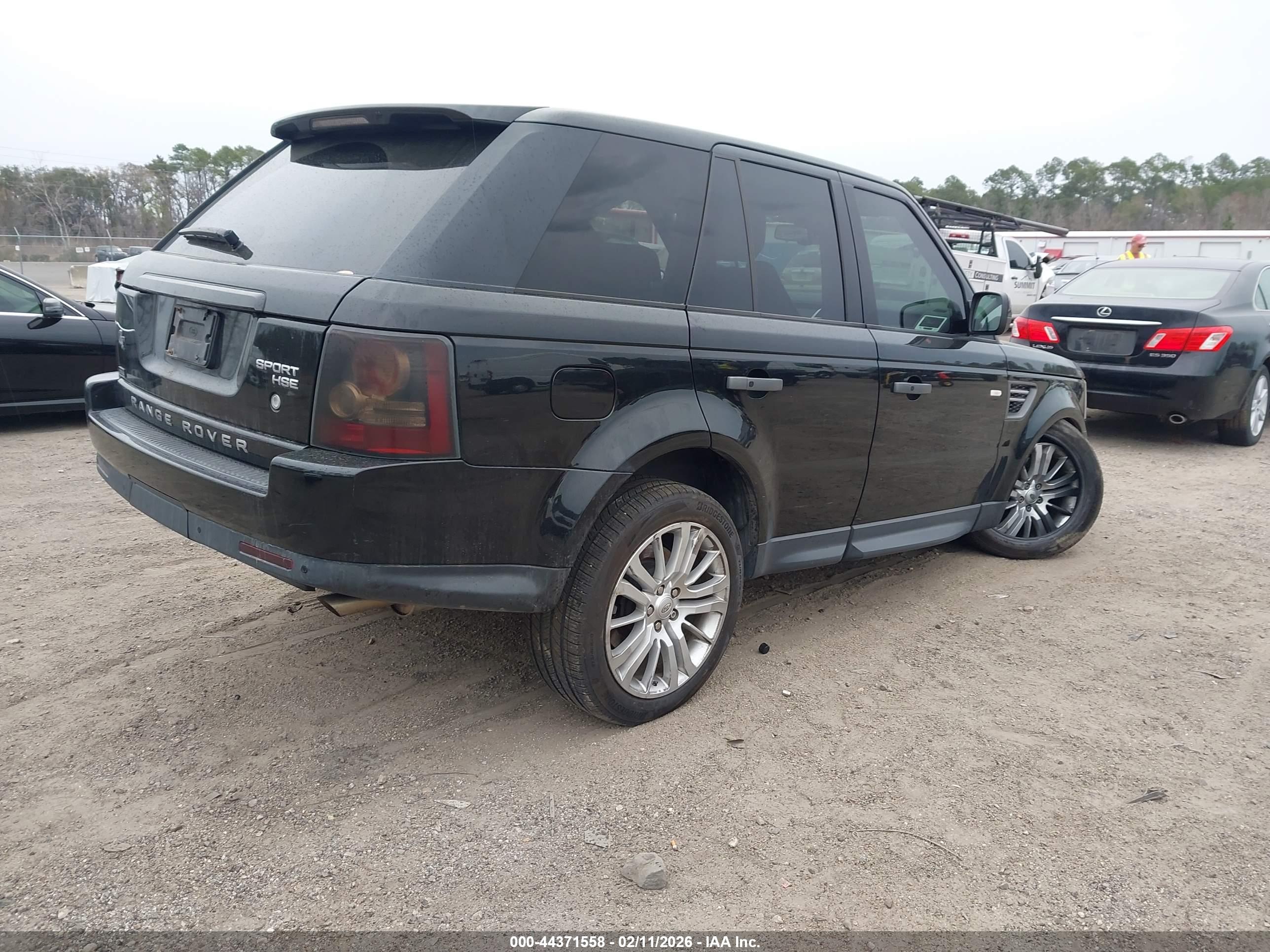 LAND ROVER image 4