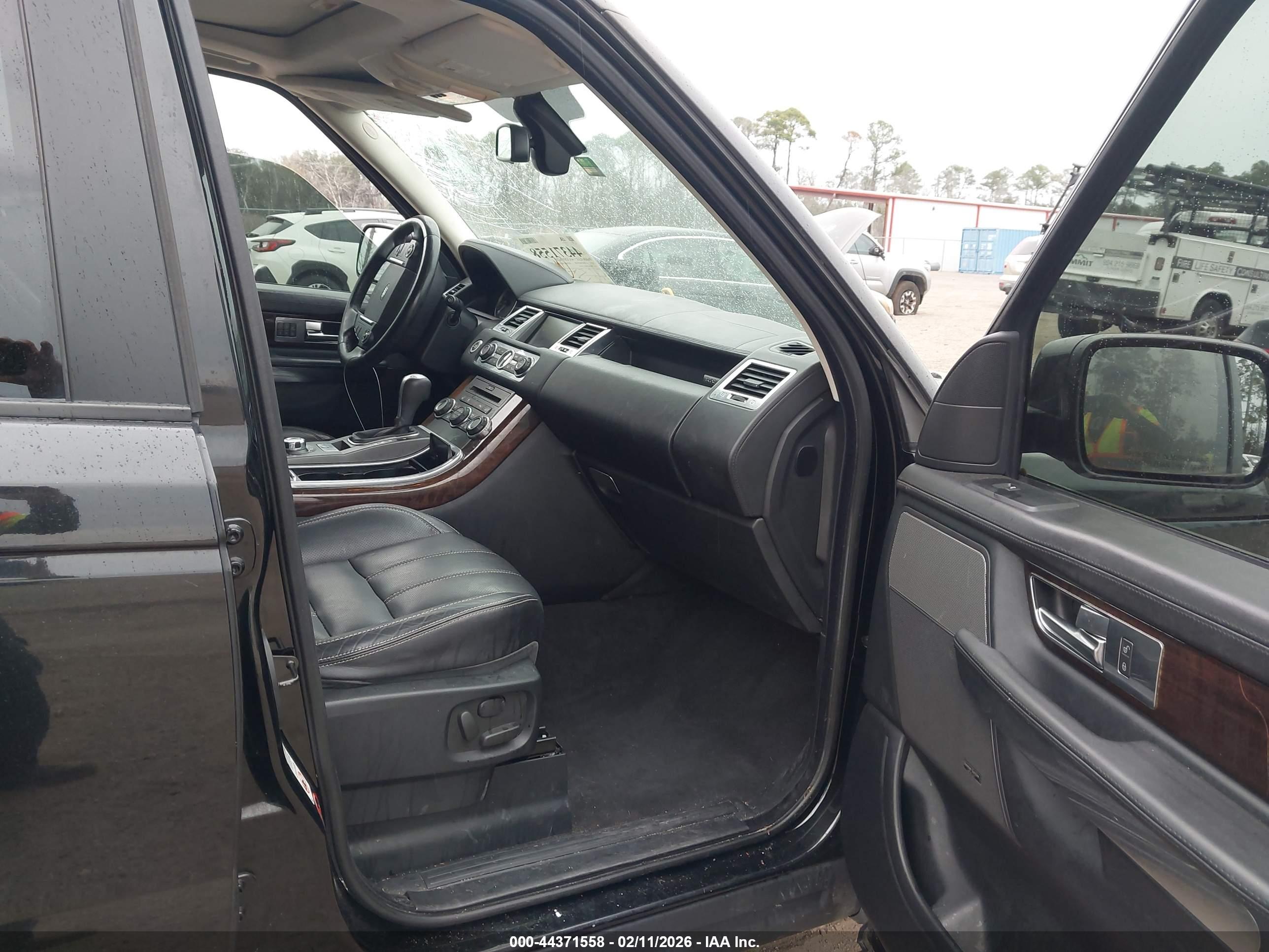 LAND ROVER image 5