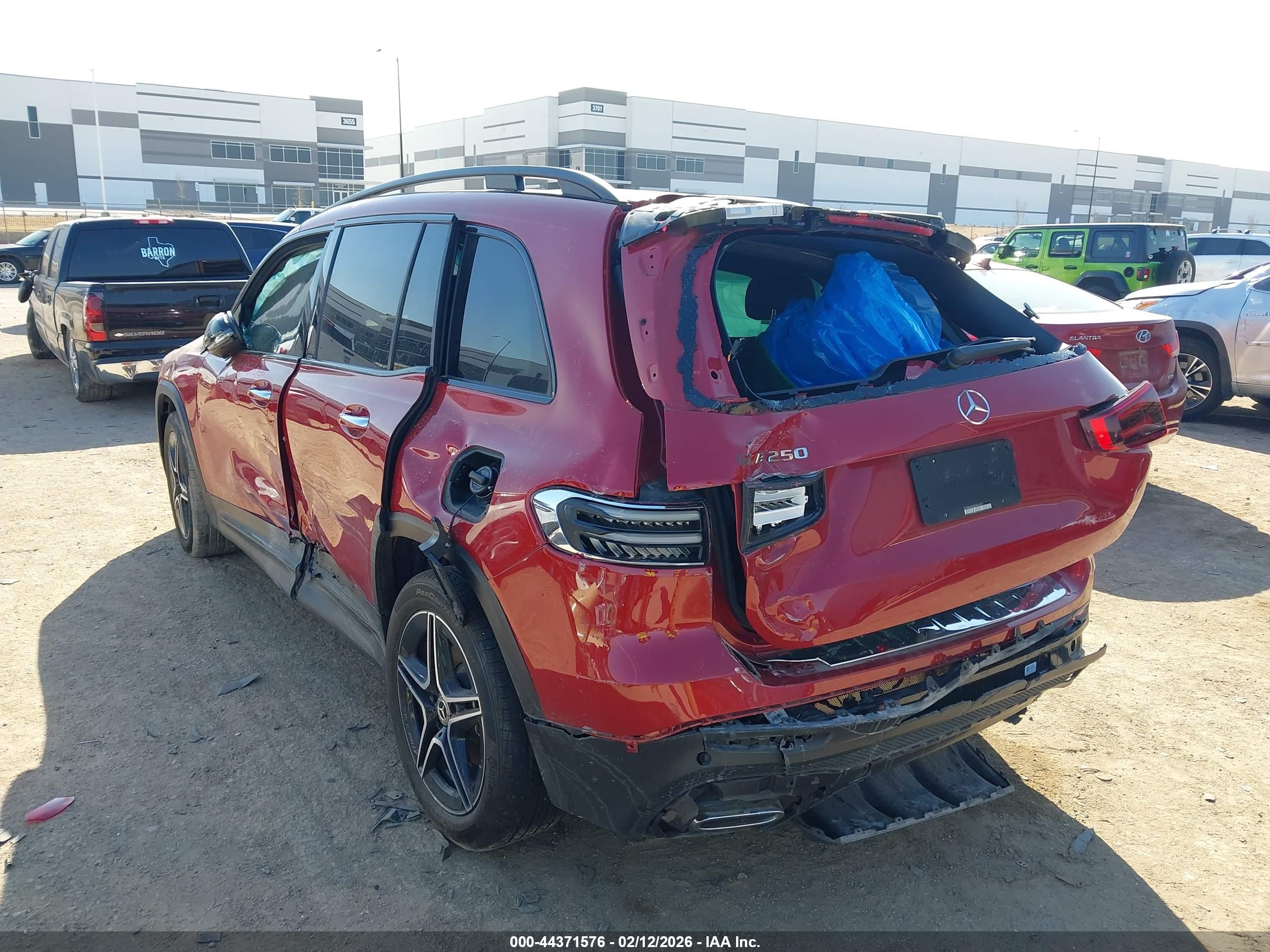 MERCEDES-BENZ GLB image 3