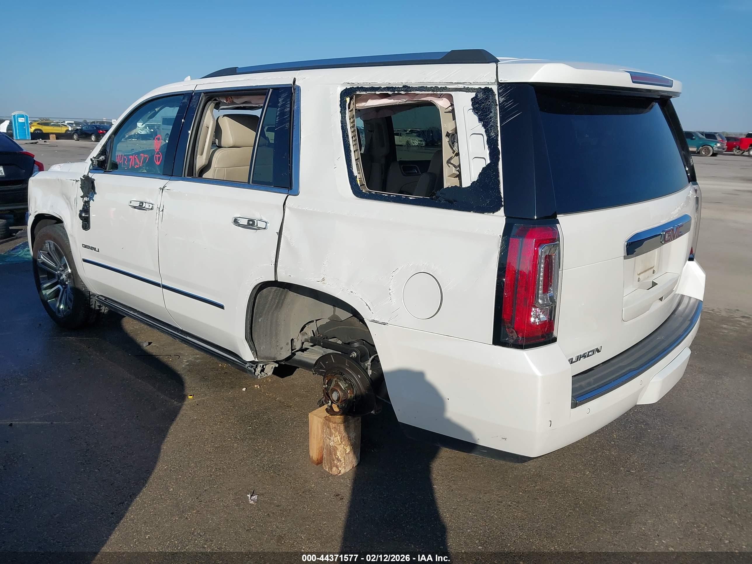 GMC YUKON image 3