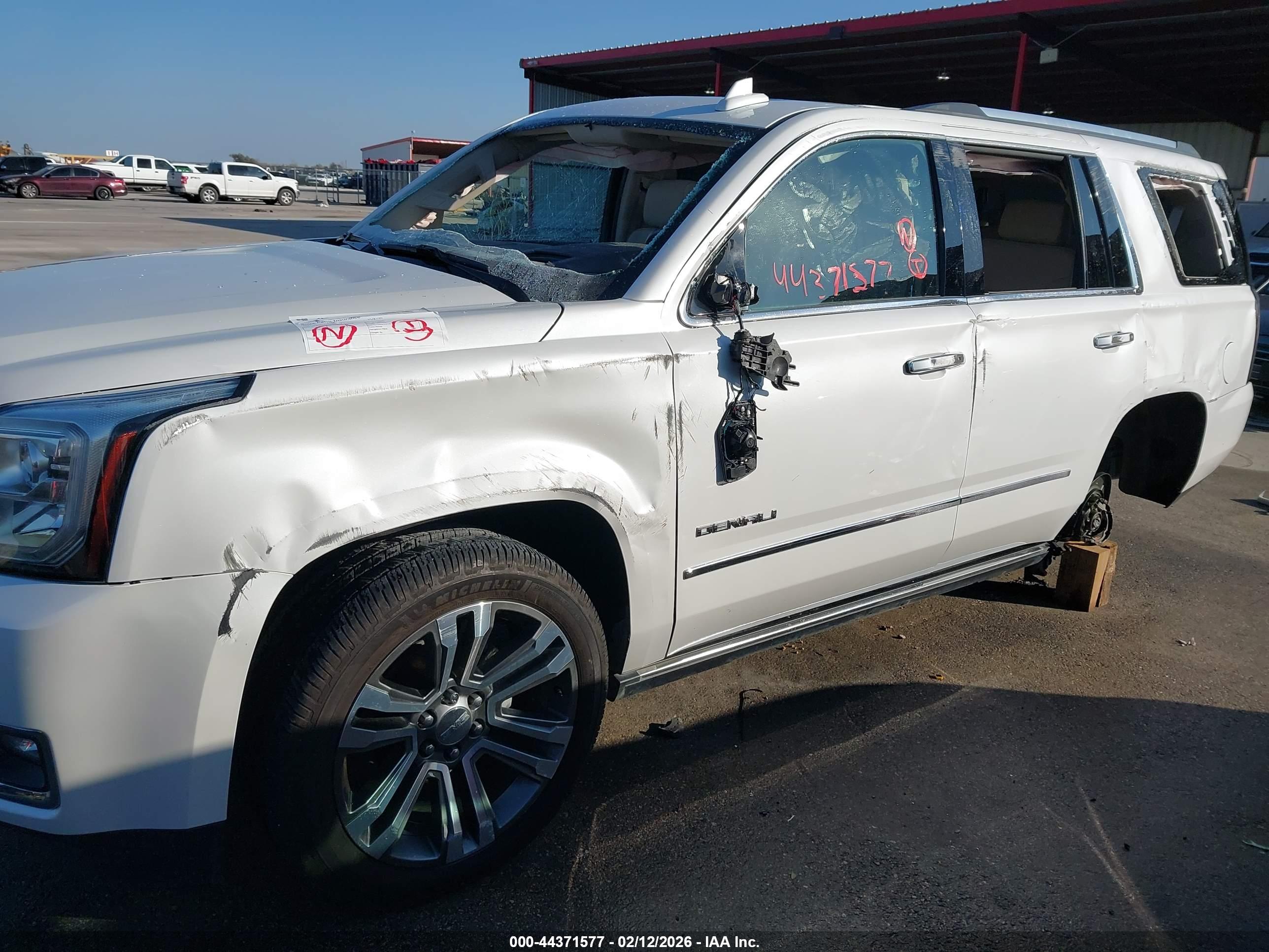 GMC YUKON image 6