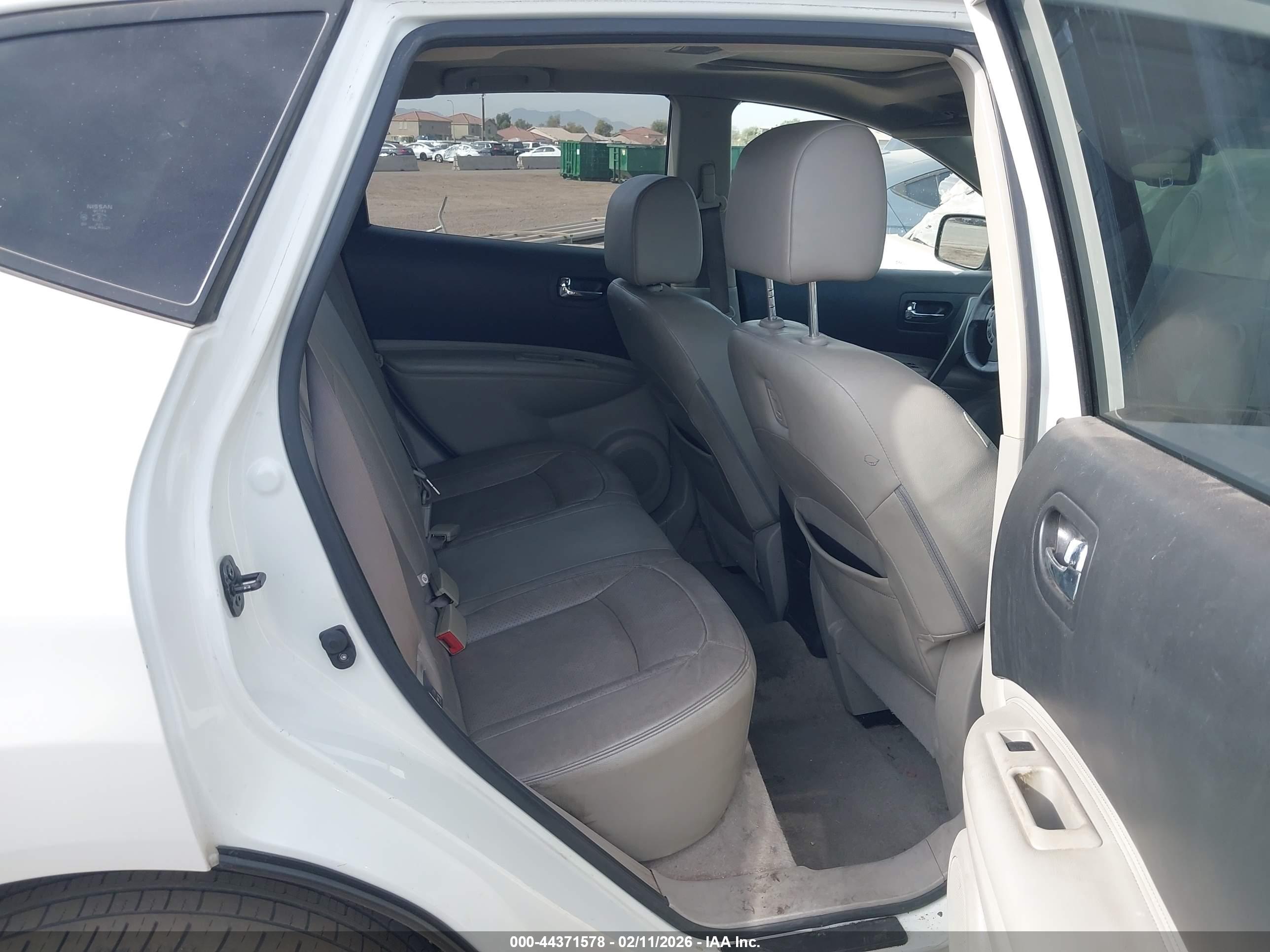 NISSAN ROGUE image 8