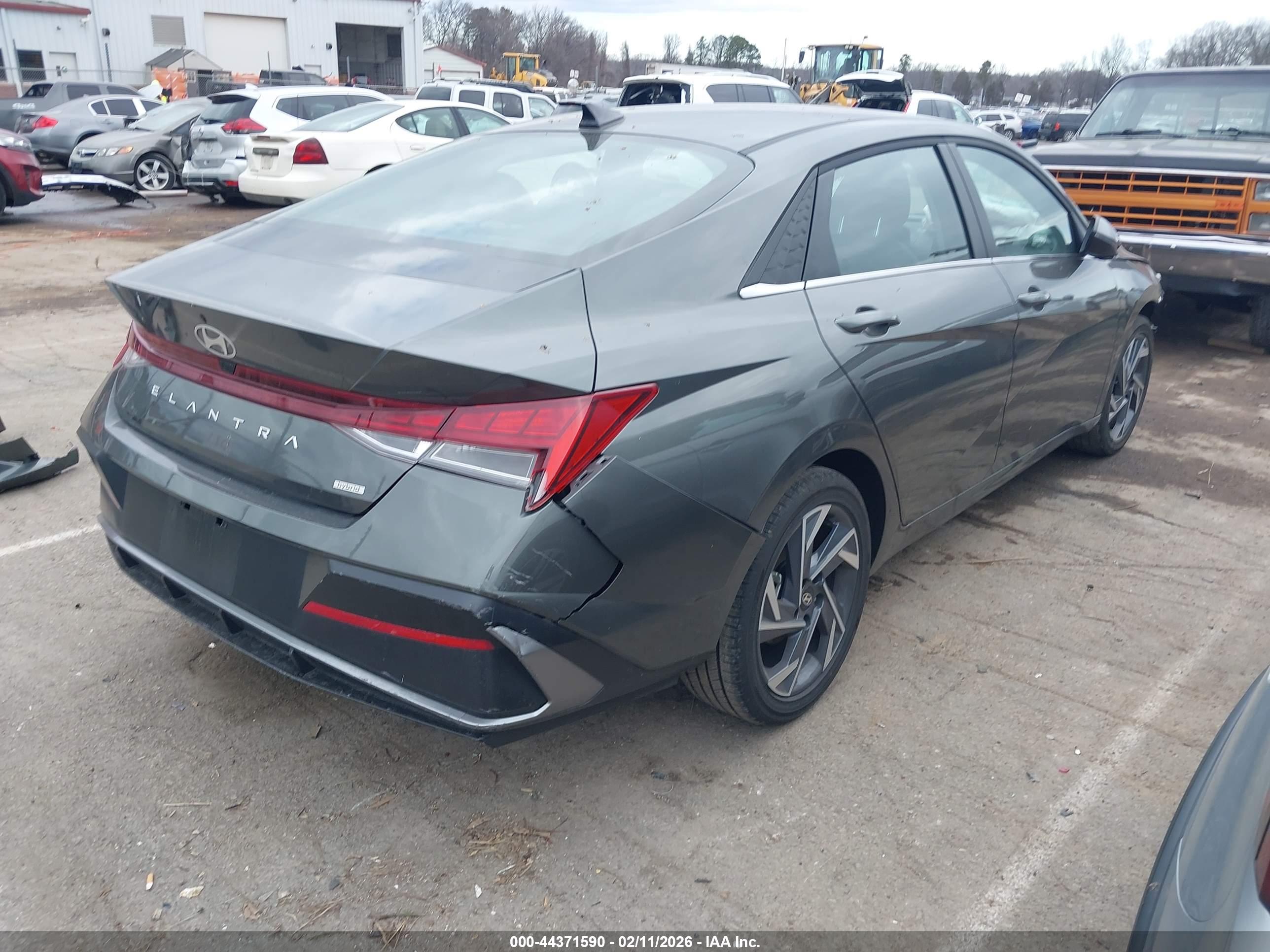 HYUNDAI ELANTRA image 4