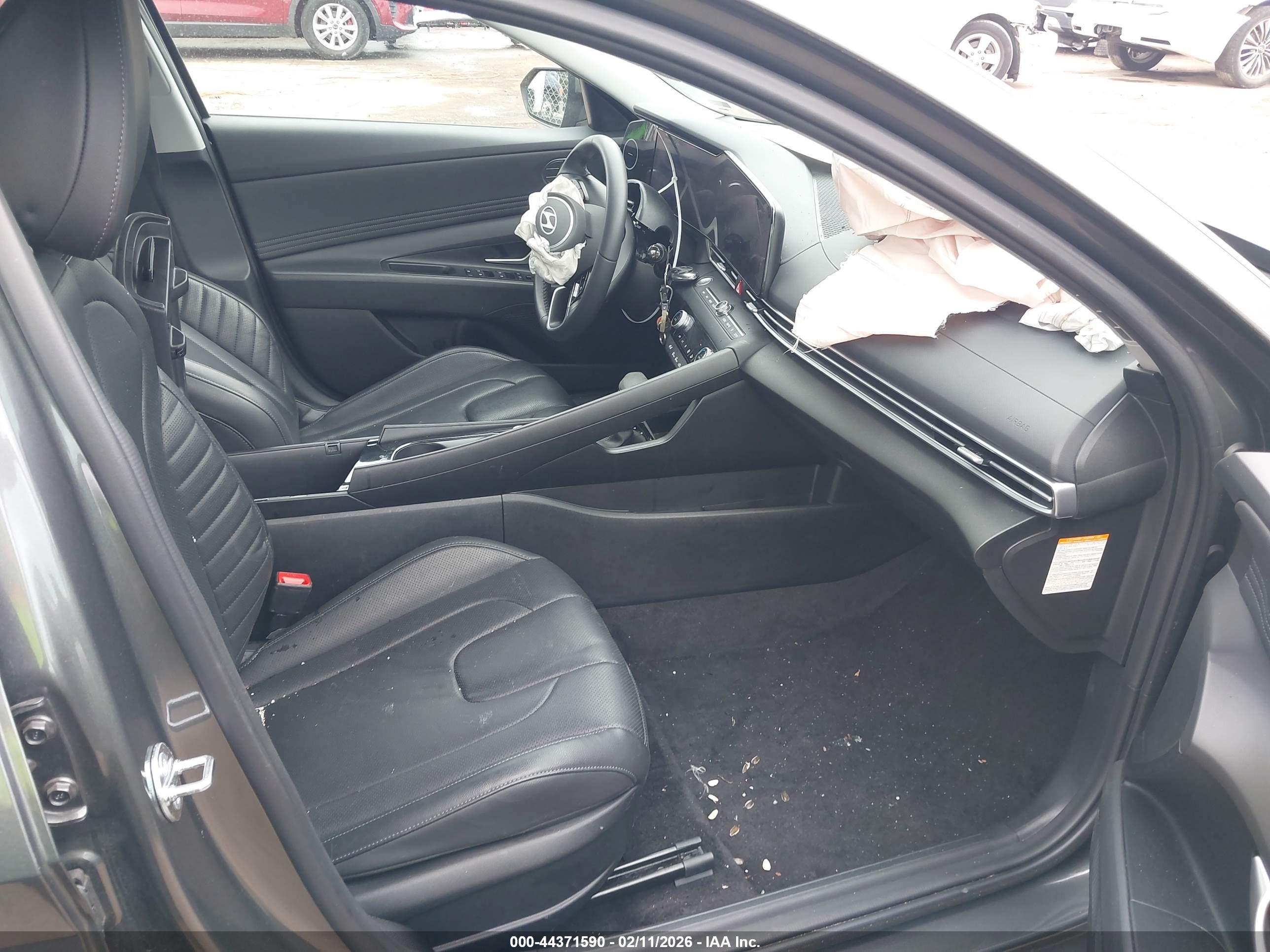 HYUNDAI ELANTRA image 5