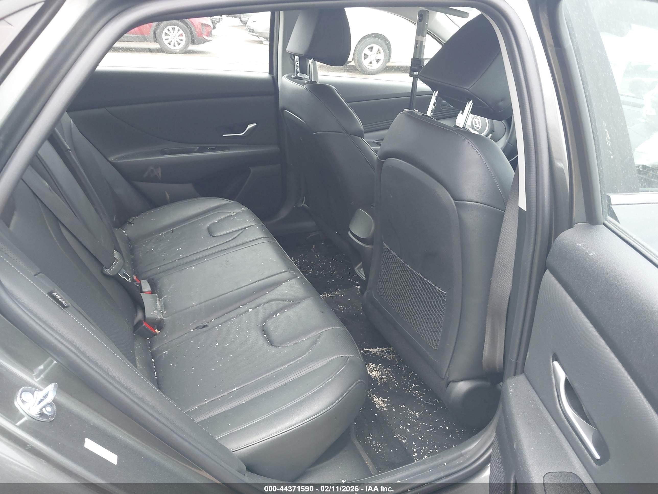 HYUNDAI ELANTRA image 8