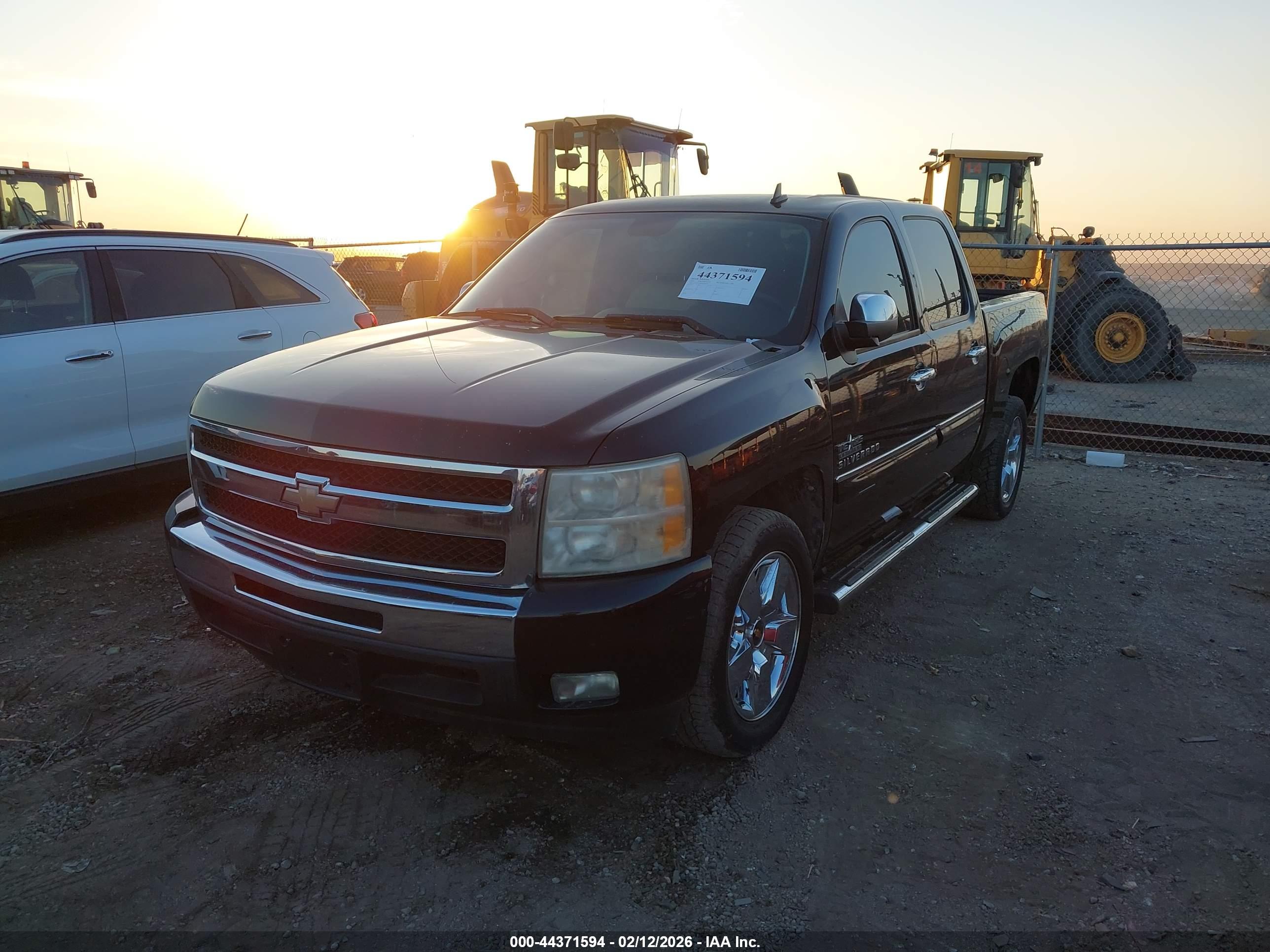 CHEVROLET SILVERADO image 2