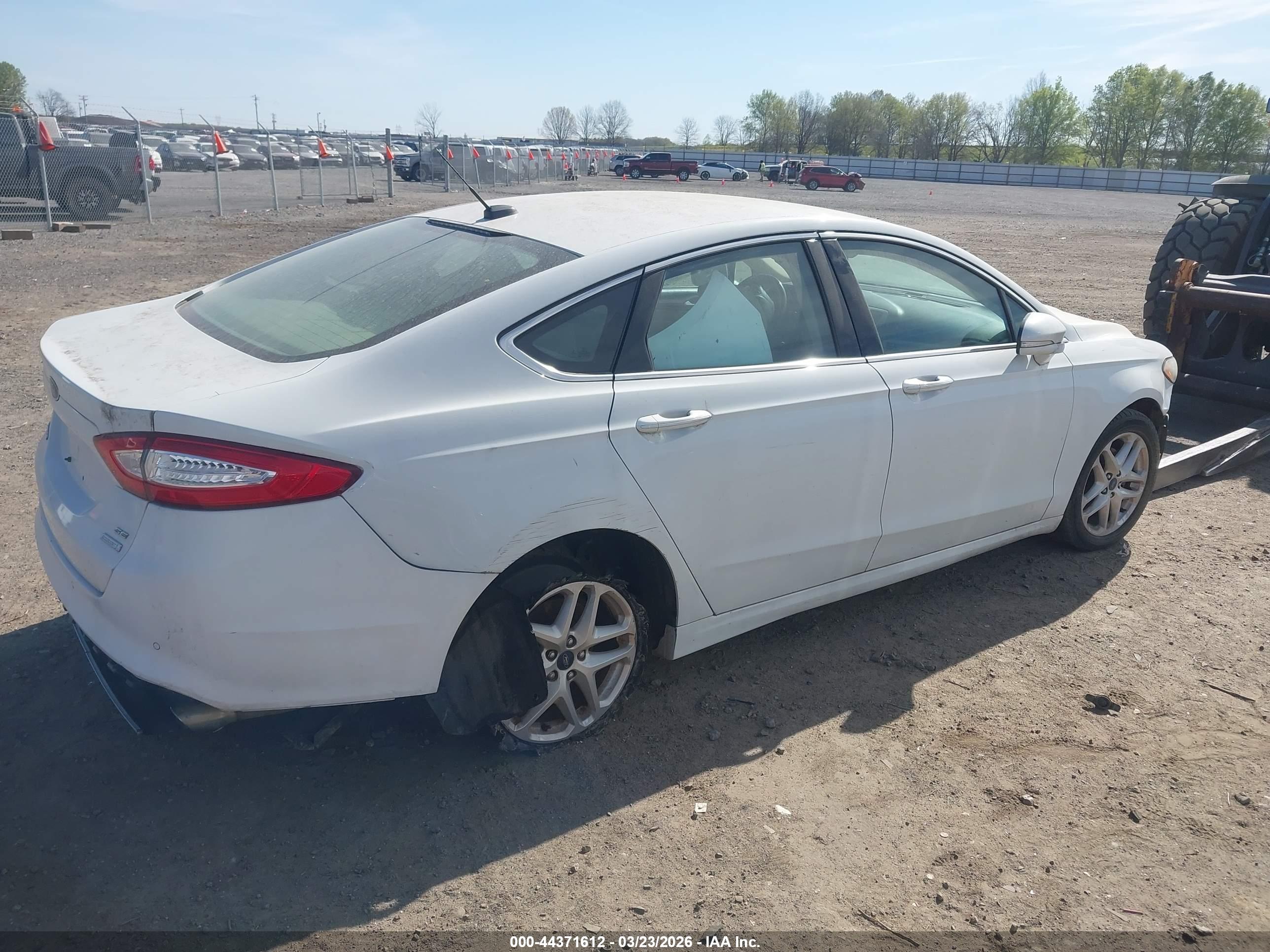 FORD FUSION image 4