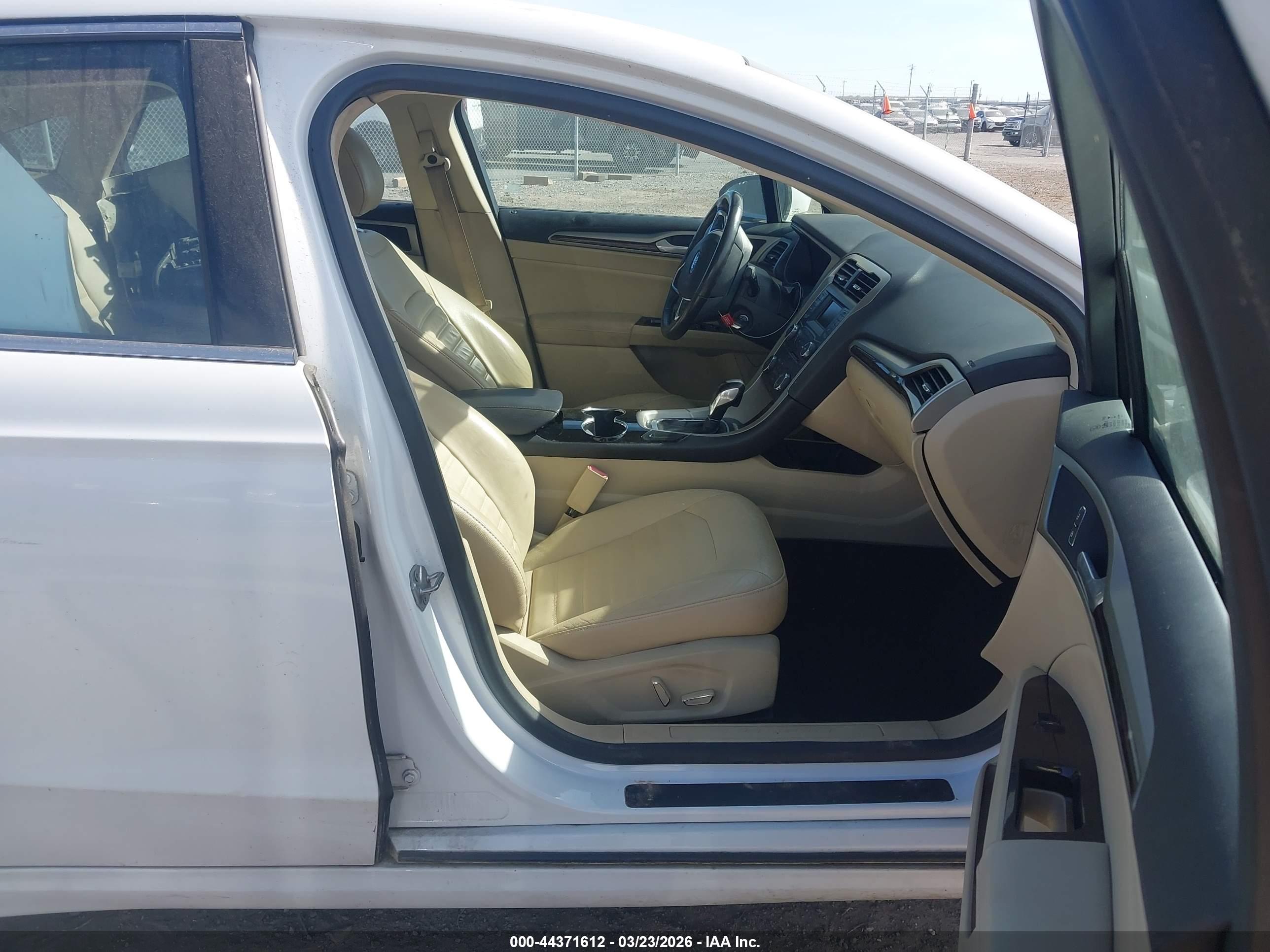 FORD FUSION image 5