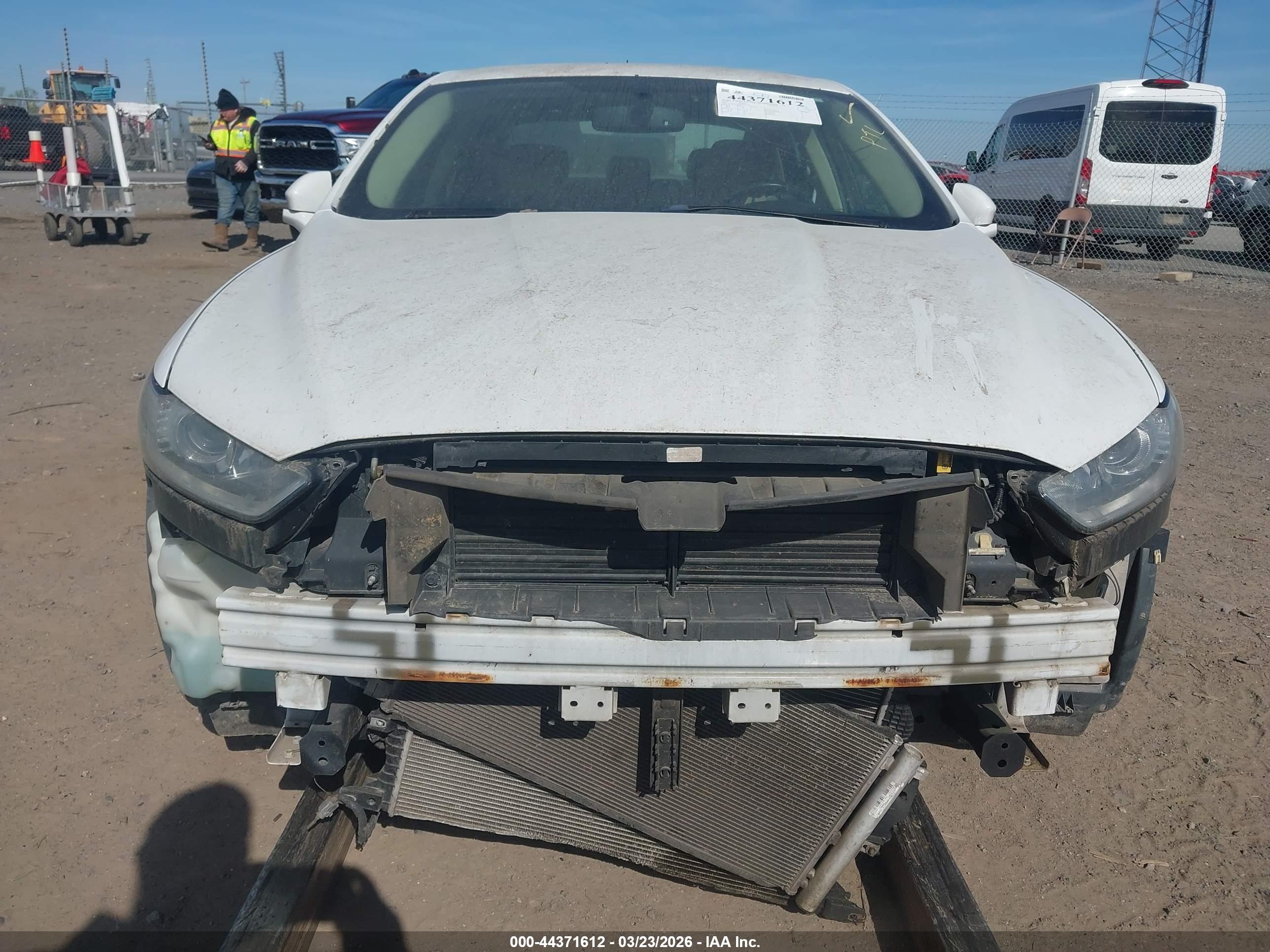 FORD FUSION image 6