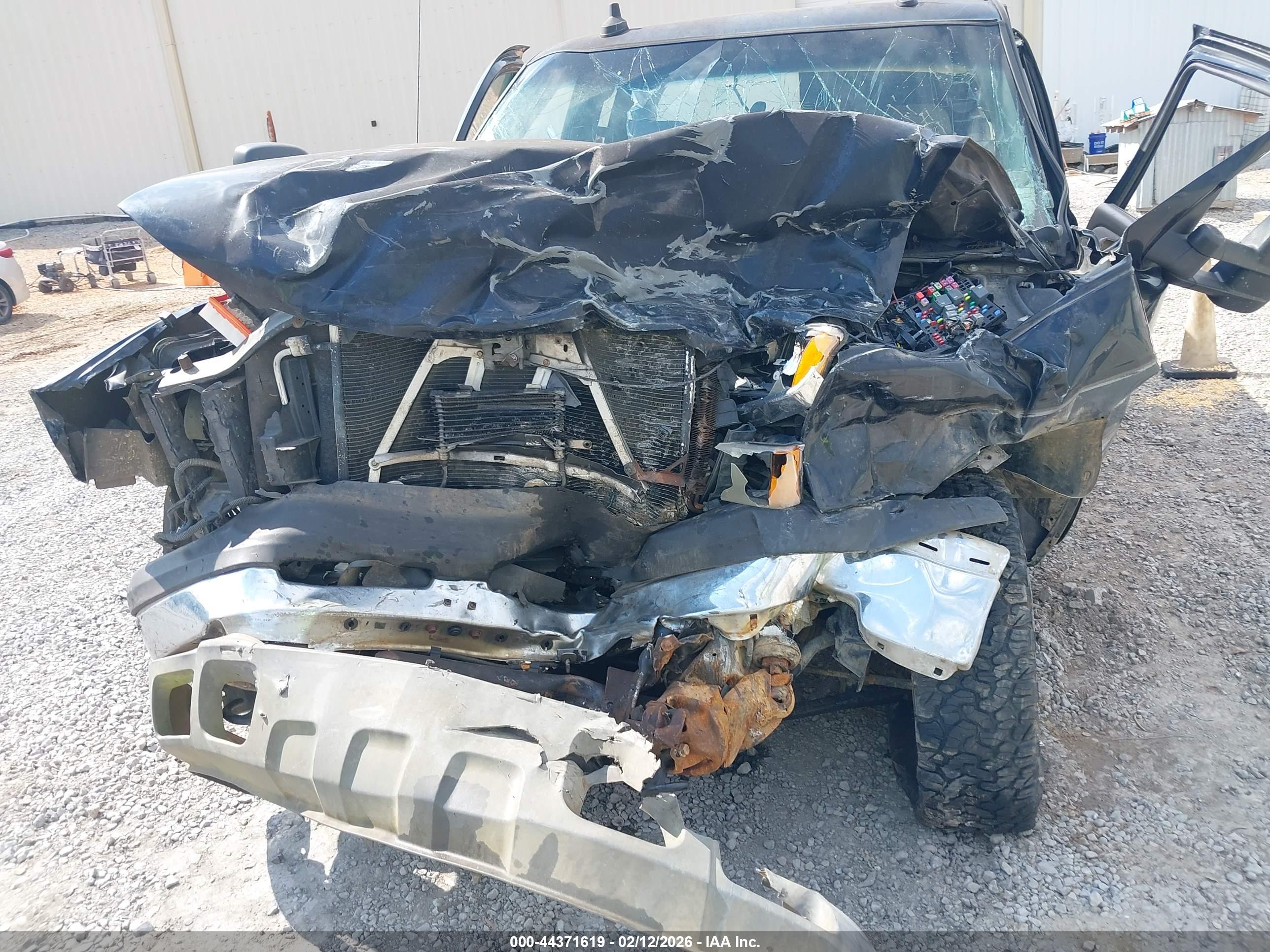 CHEVROLET SILVERADO image 6
