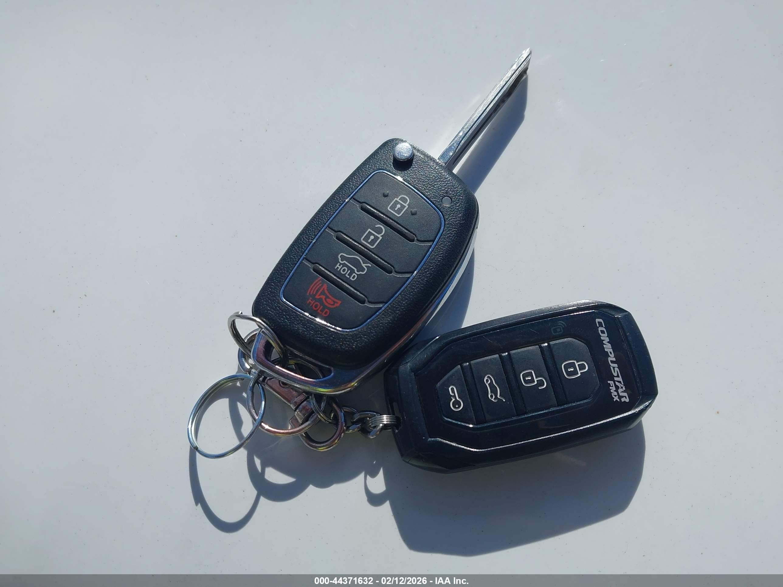 HYUNDAI TUCSON image 11
