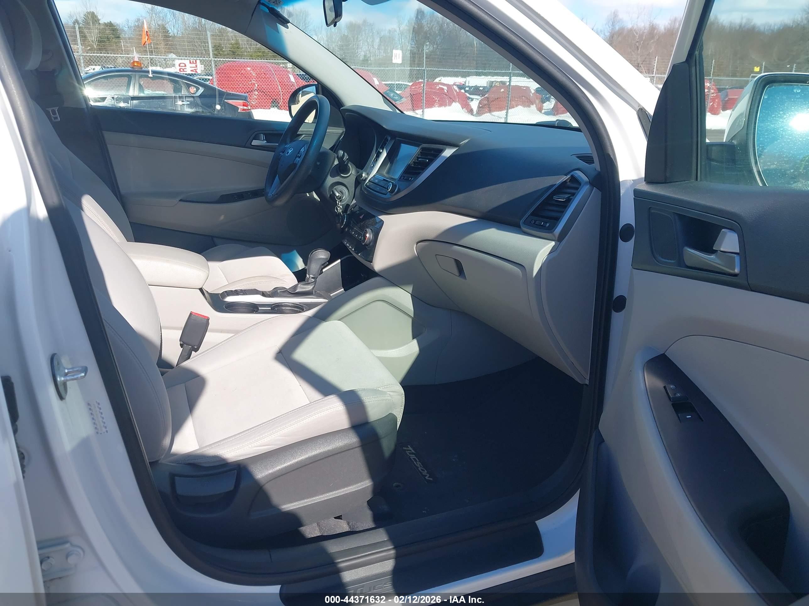 HYUNDAI TUCSON image 5