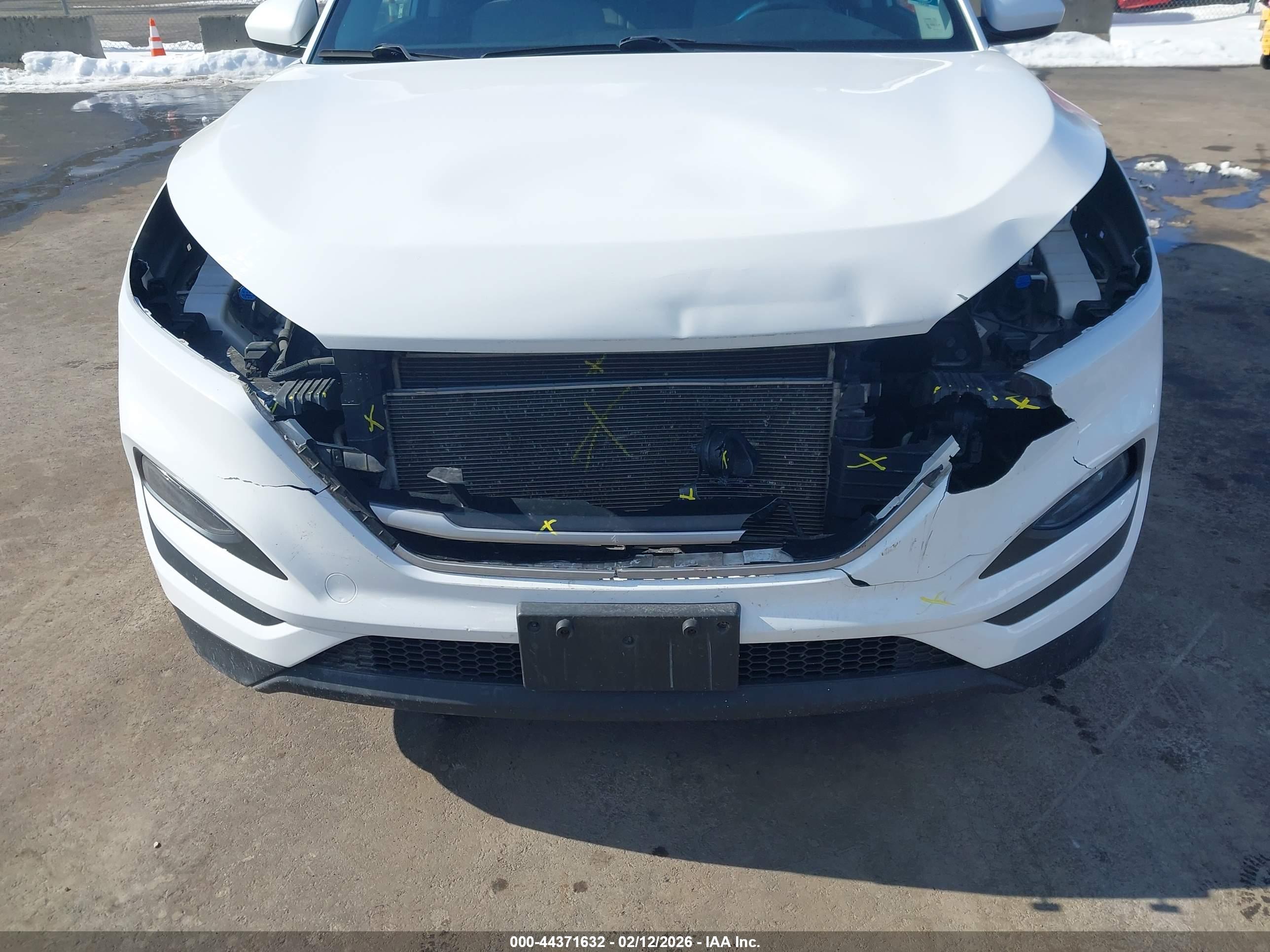 HYUNDAI TUCSON image 6