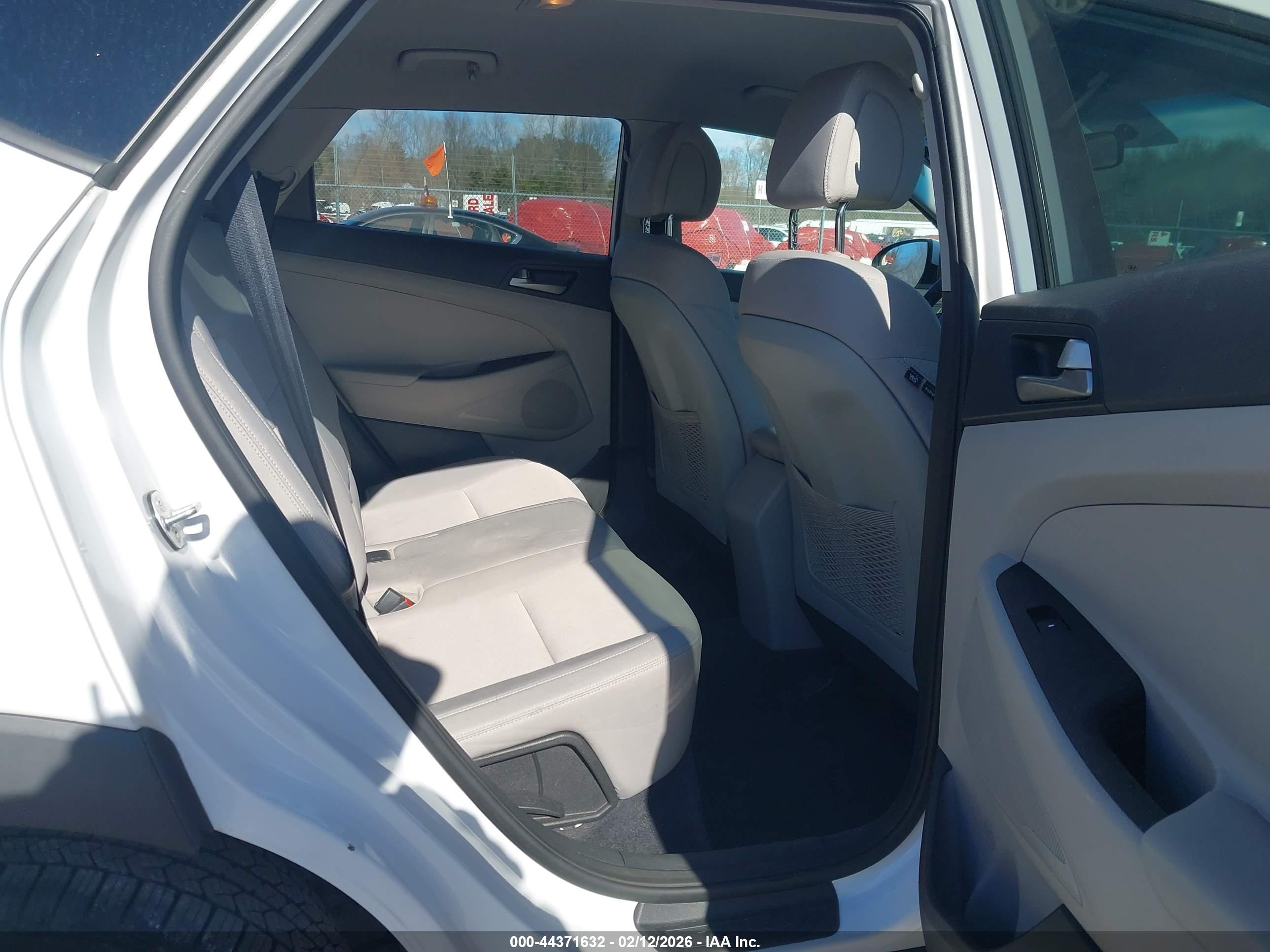 HYUNDAI TUCSON image 8
