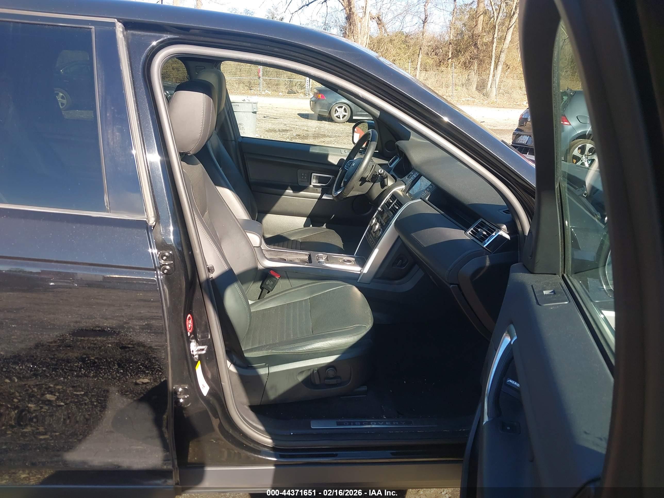 LAND ROVER image 5