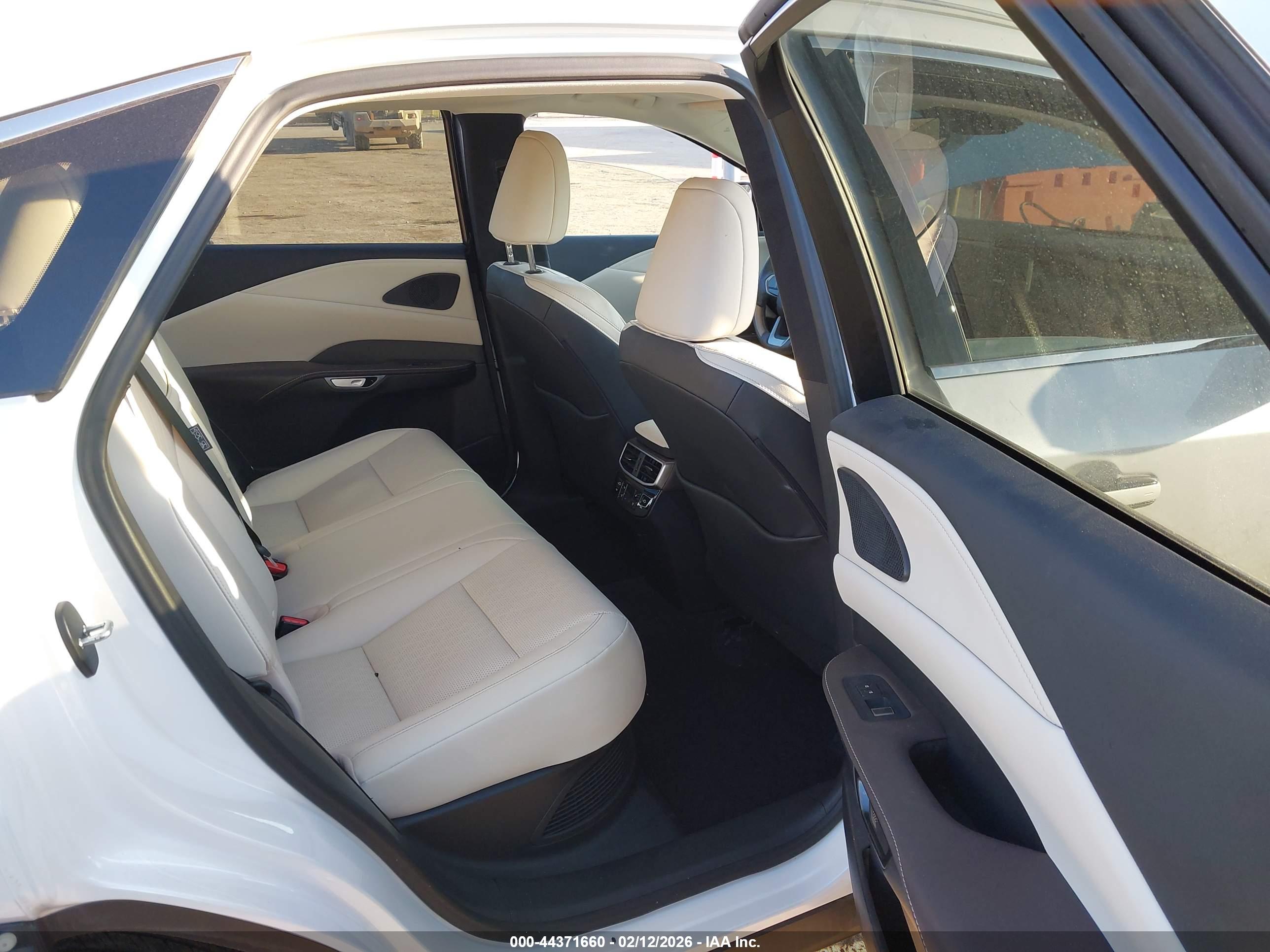 LEXUS RX image 8