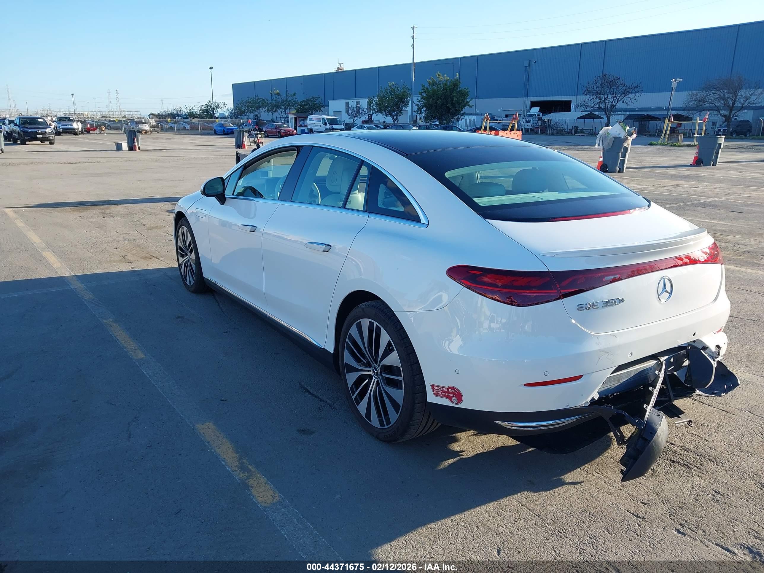 MERCEDES-BENZ EQE image 3