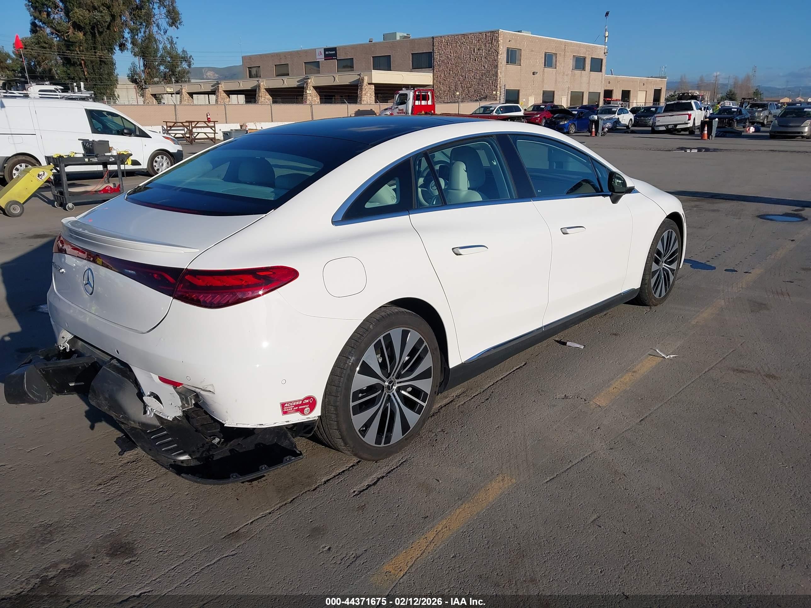 MERCEDES-BENZ EQE image 4