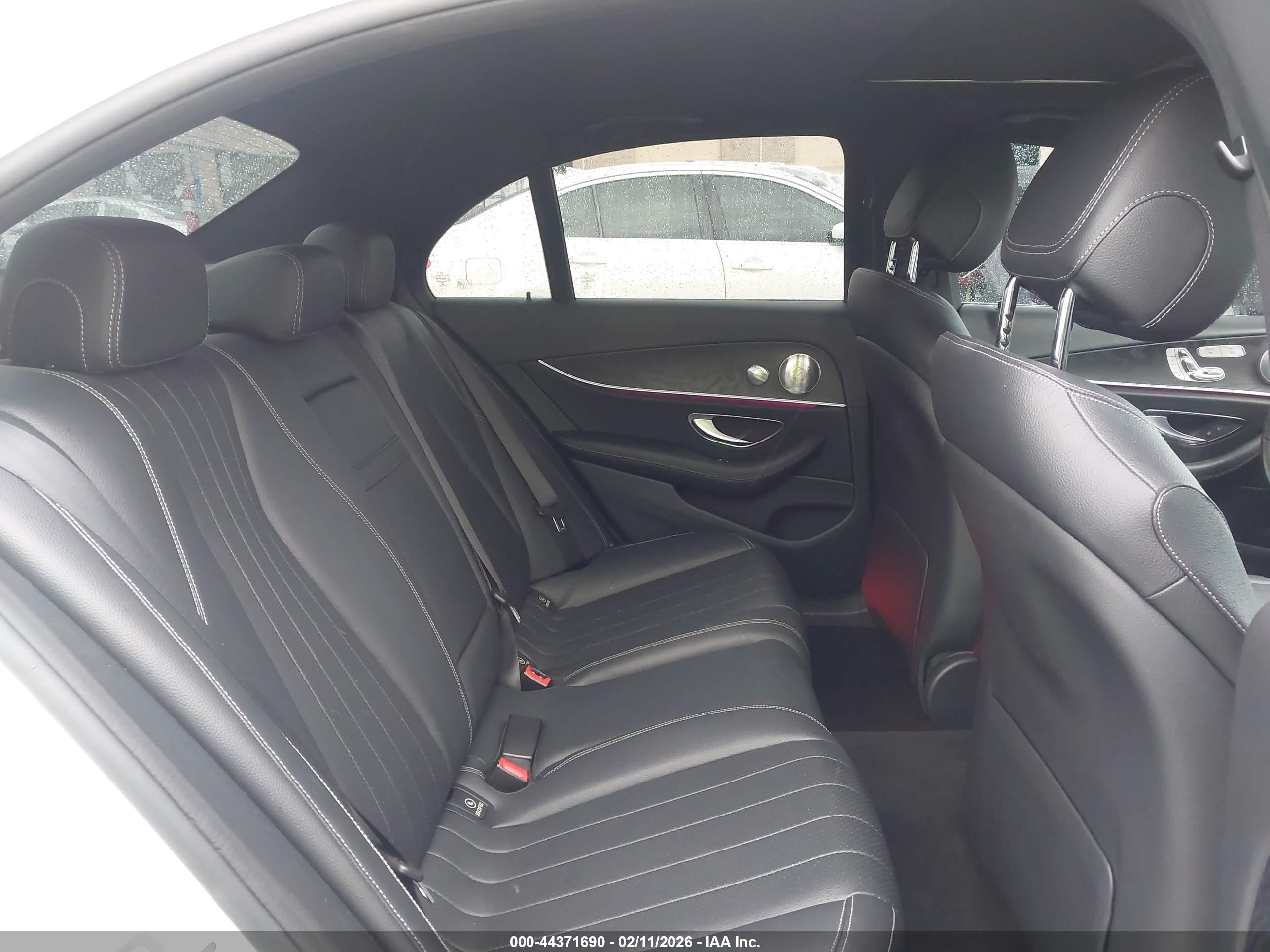 MERCEDES-BENZ E image 8