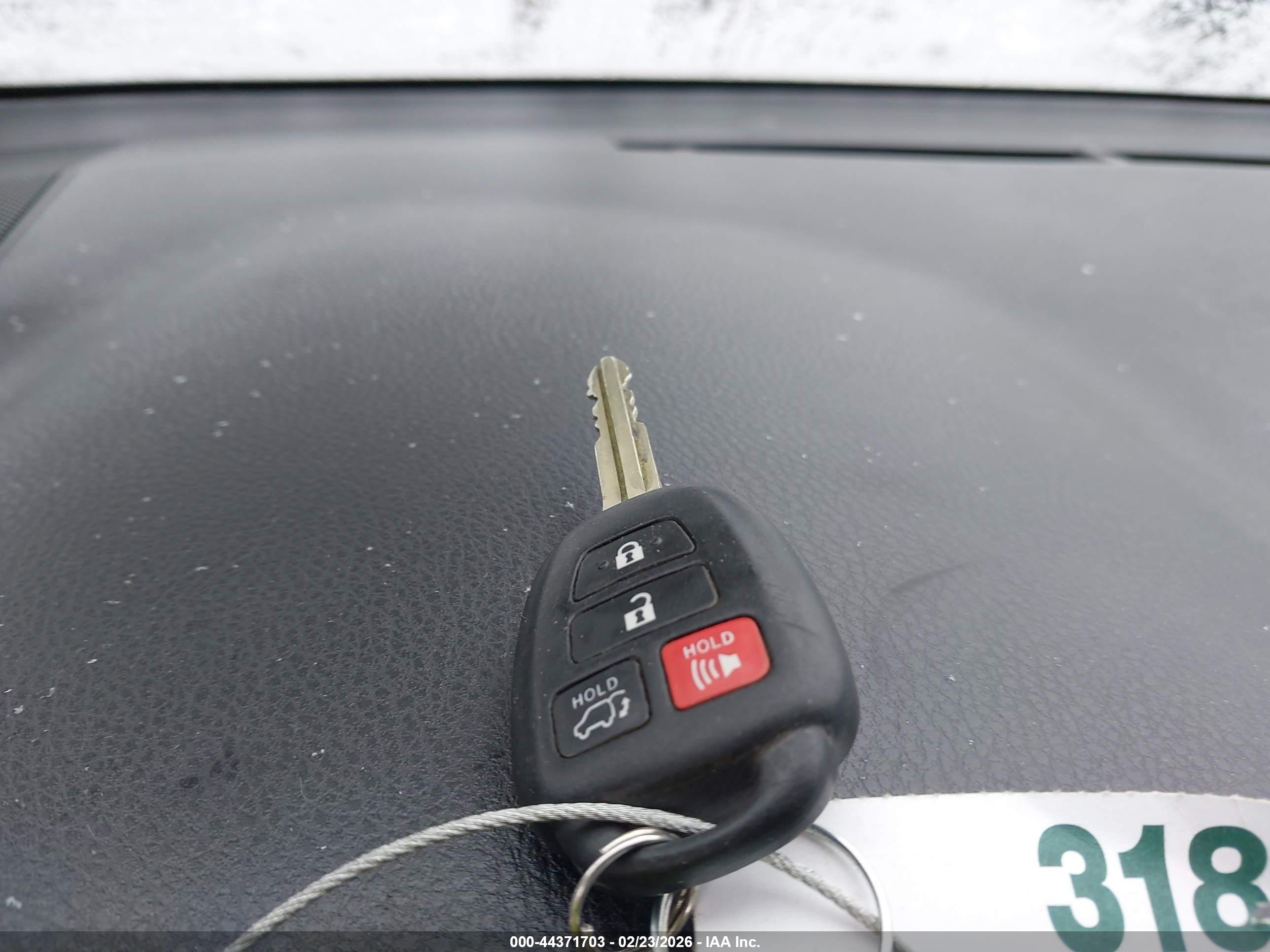 TOYOTA RAV4 image 11