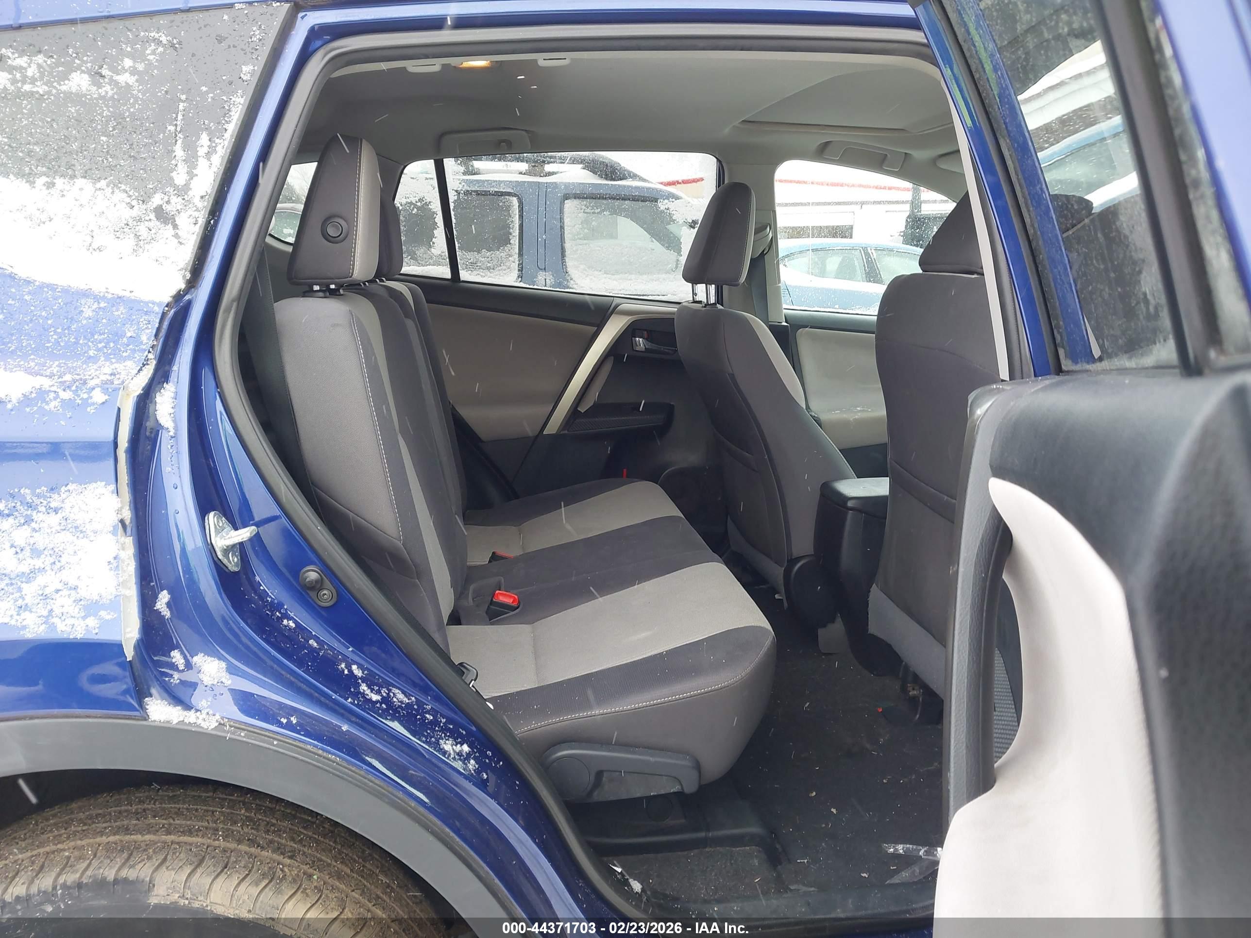 TOYOTA RAV4 image 8