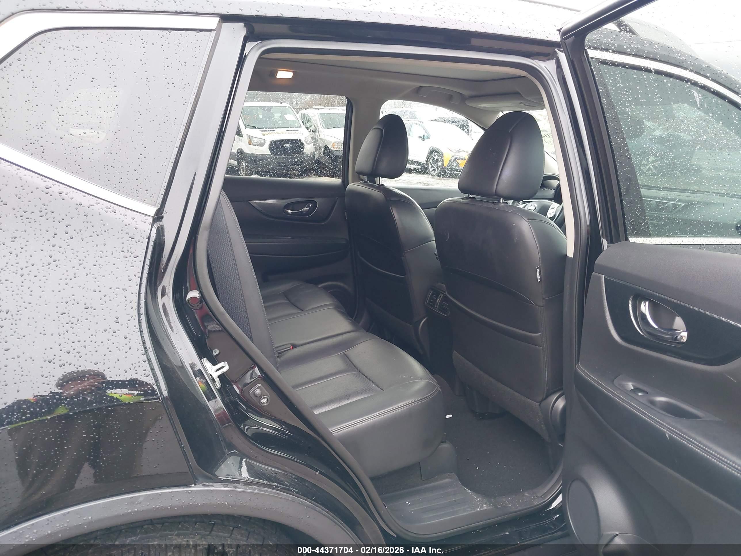 NISSAN ROGUE image 8