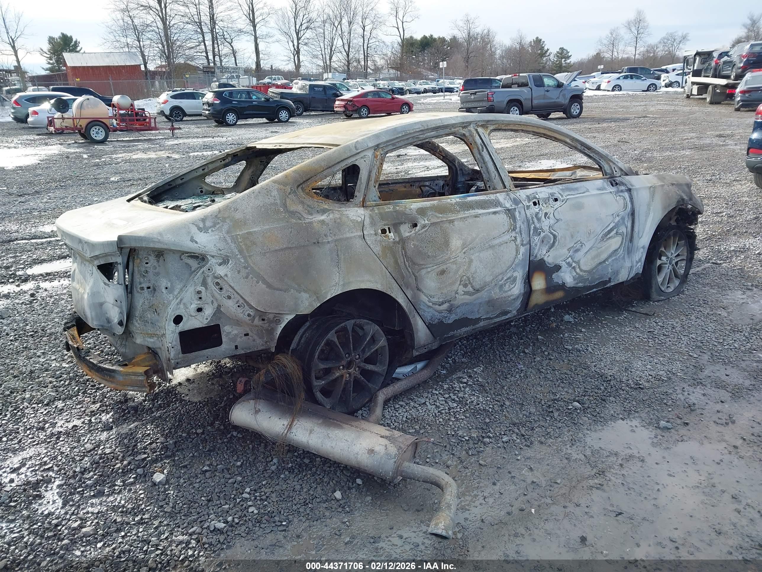 FORD FUSION image 4