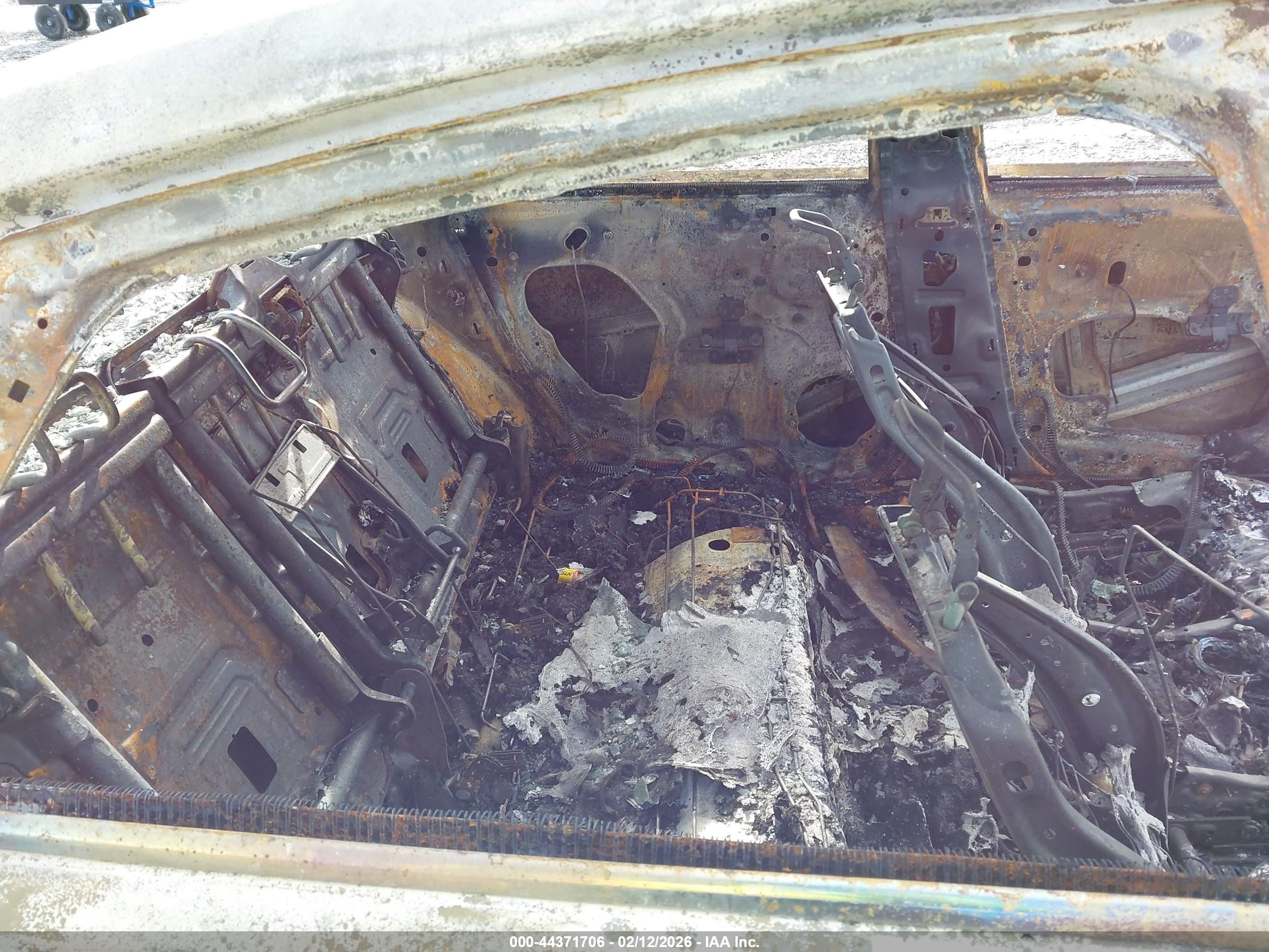 FORD FUSION image 8