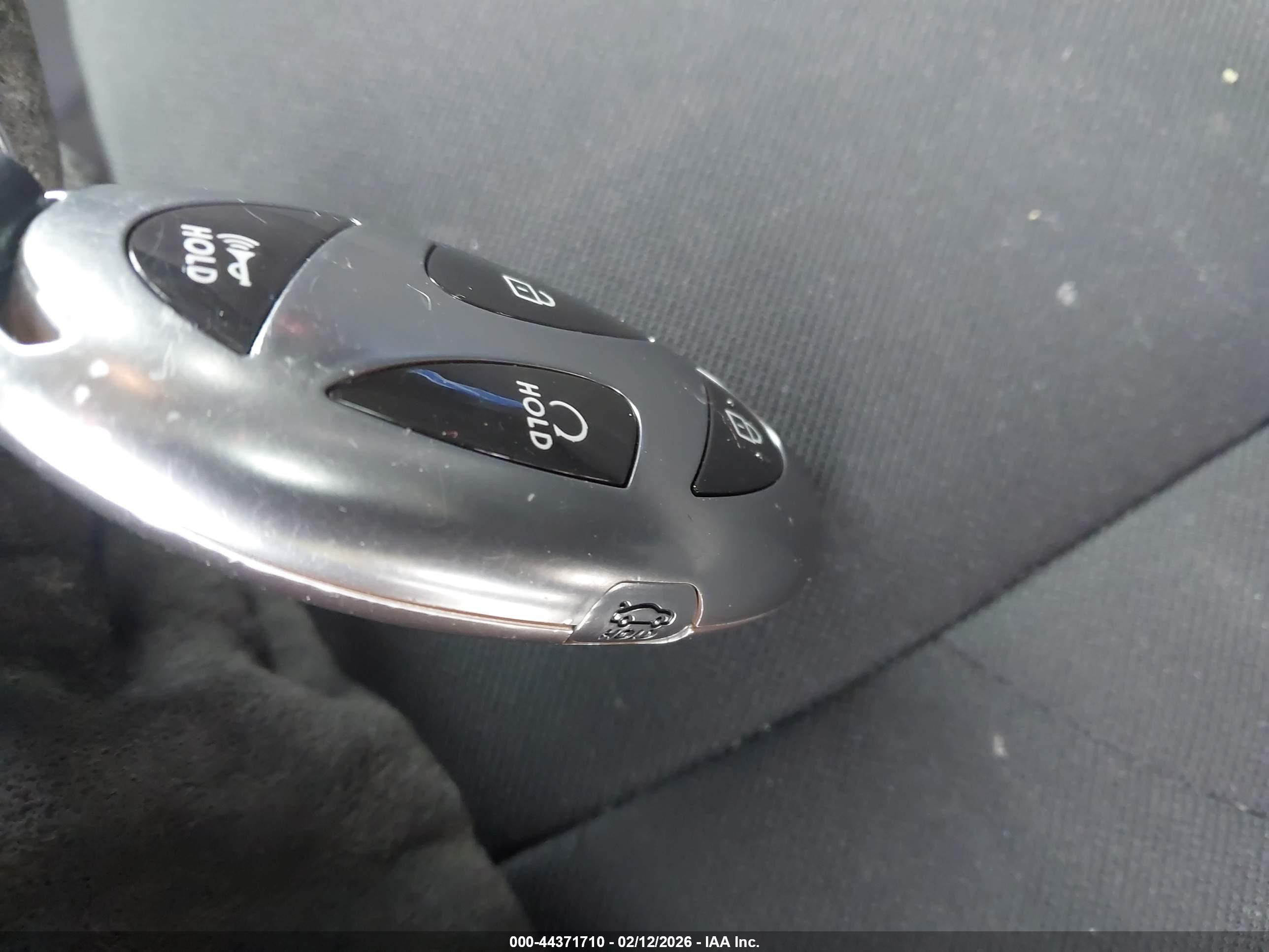 HYUNDAI ELANTRA image 11