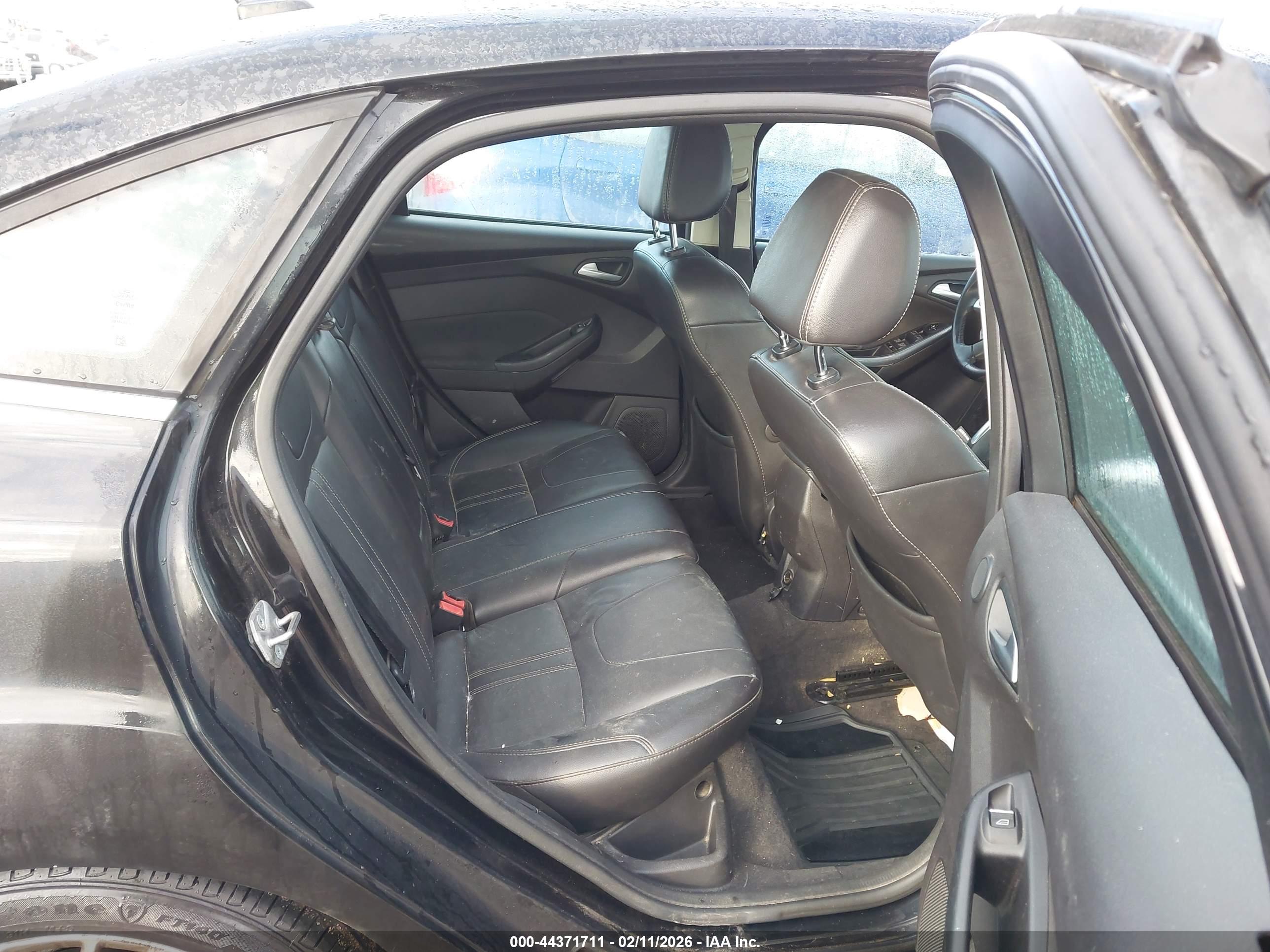 FORD FOCUS image 8