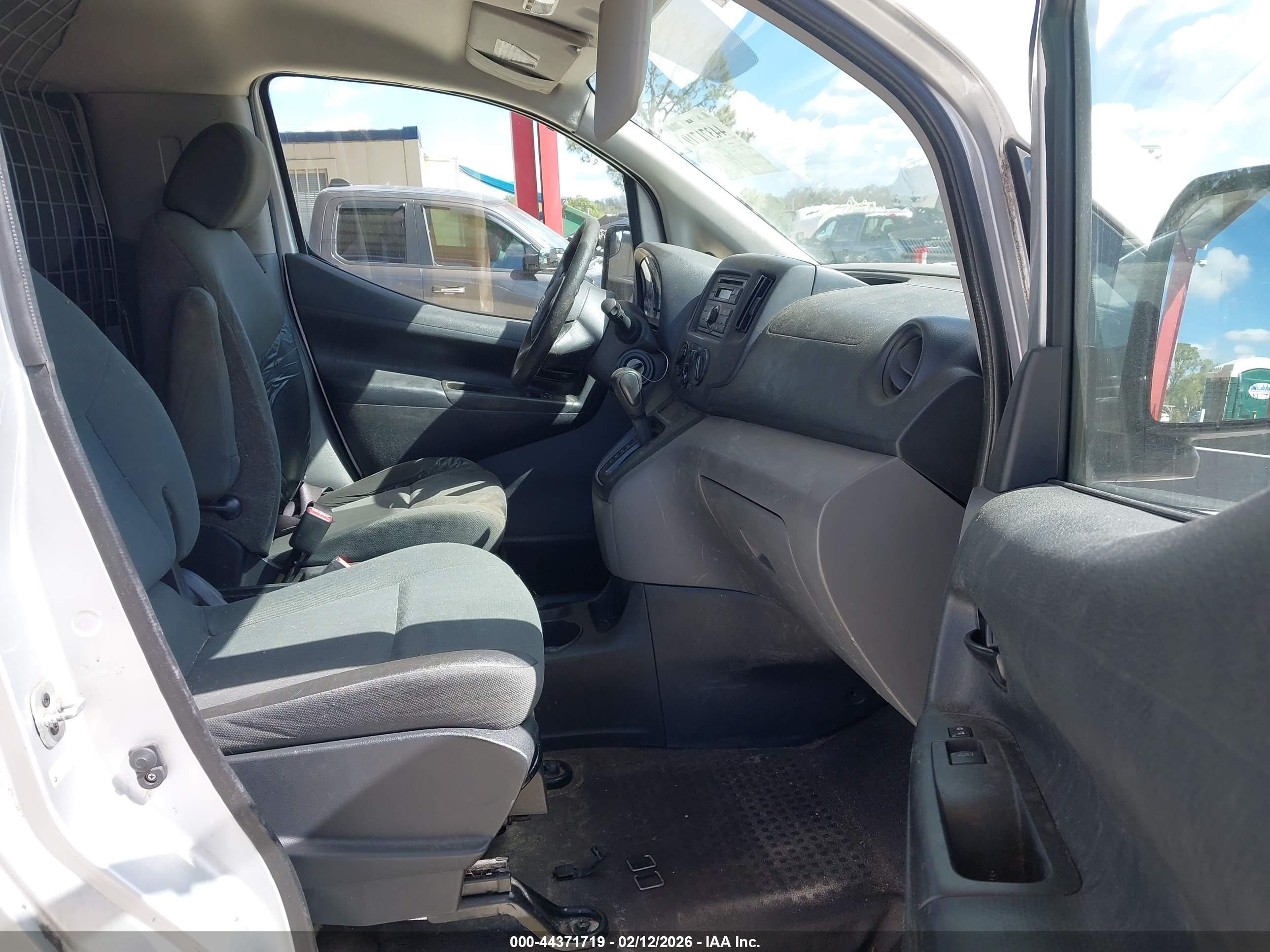 NISSAN NV200 image 5