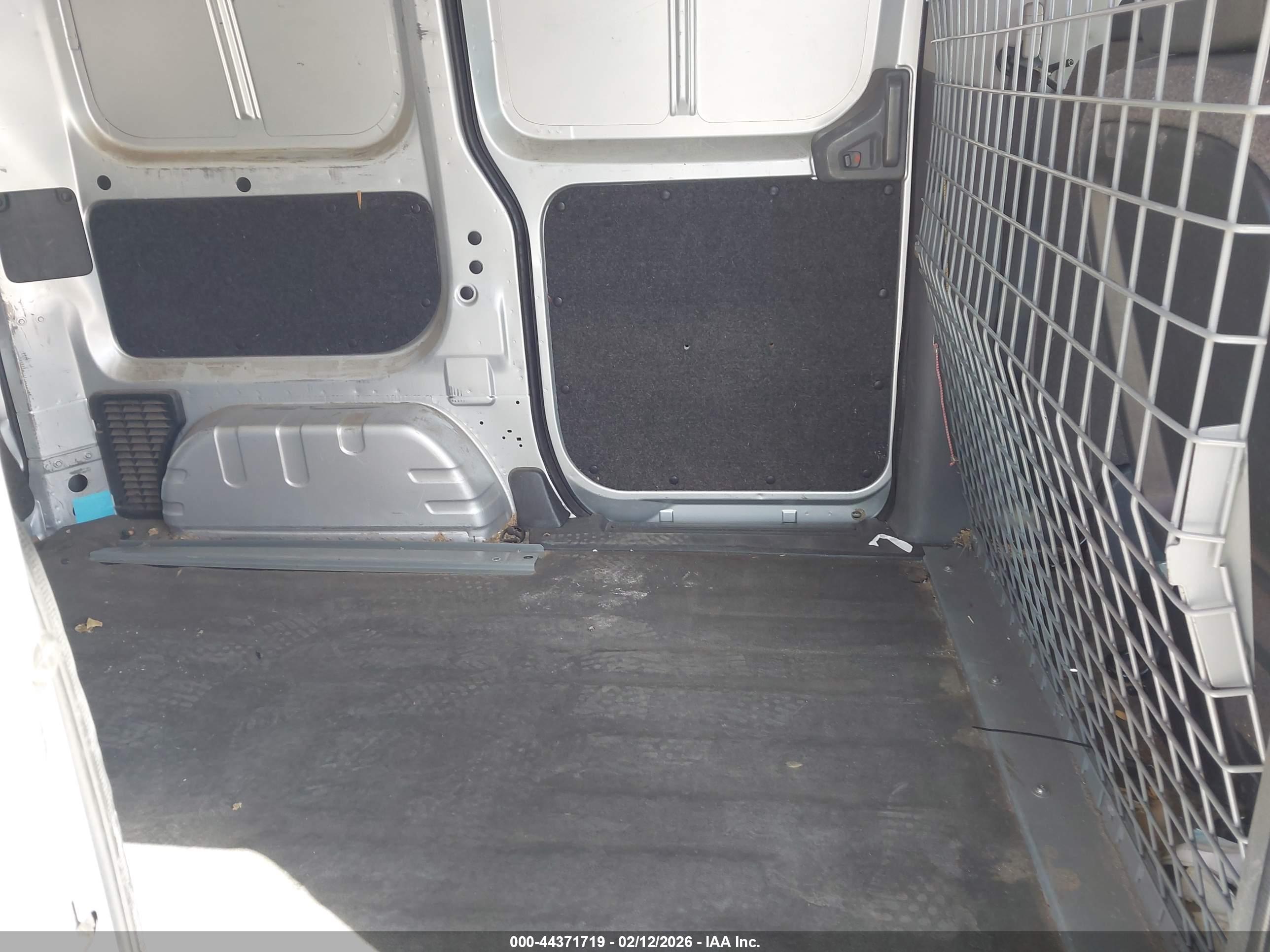 NISSAN NV200 image 8