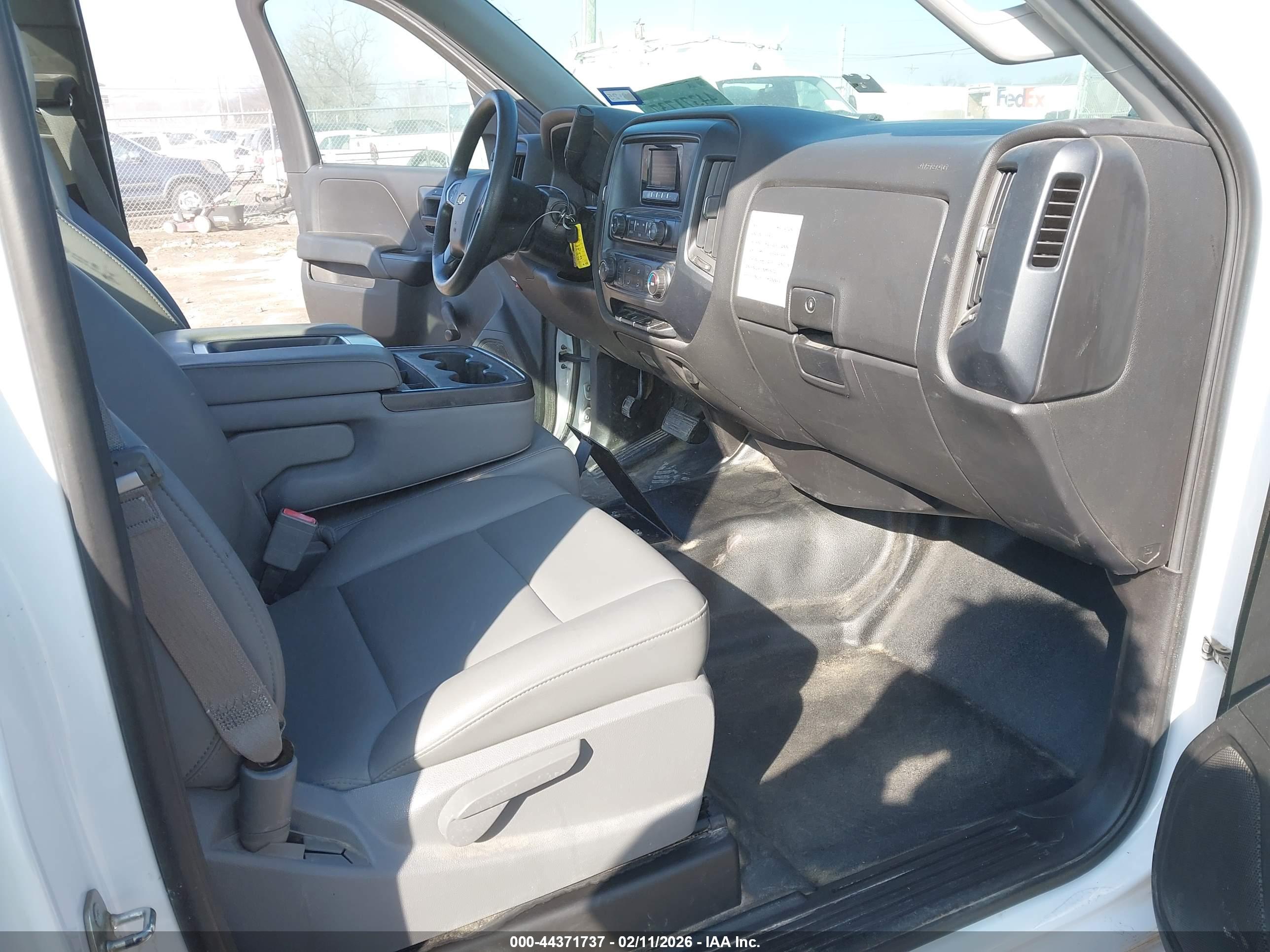 CHEVROLET SILVERADO image 5