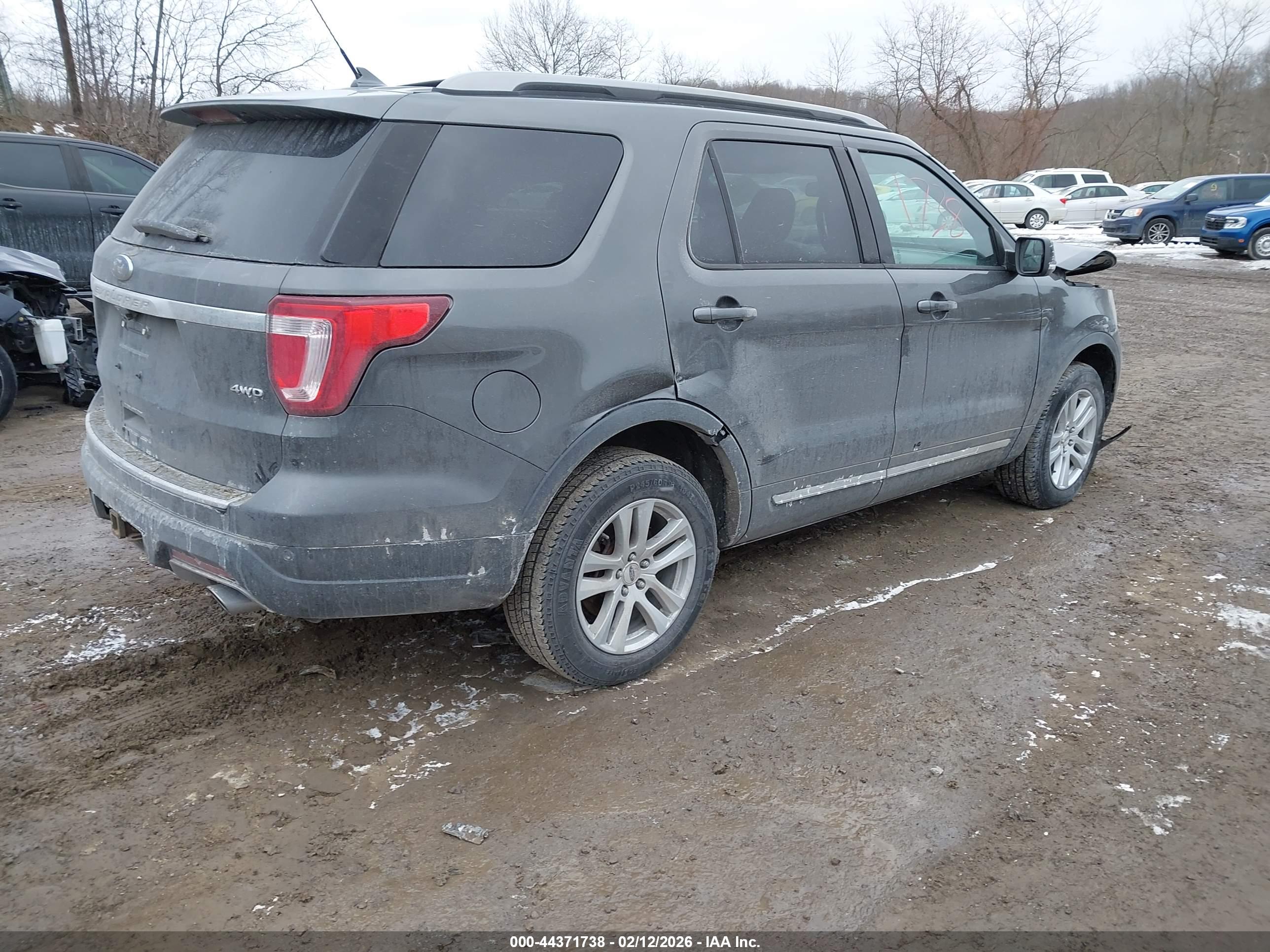 FORD EXPLORER image 4