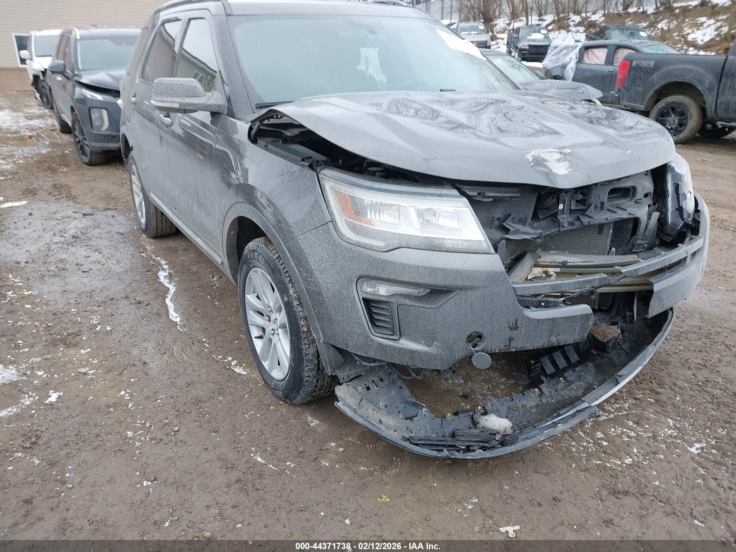 FORD EXPLORER image 6