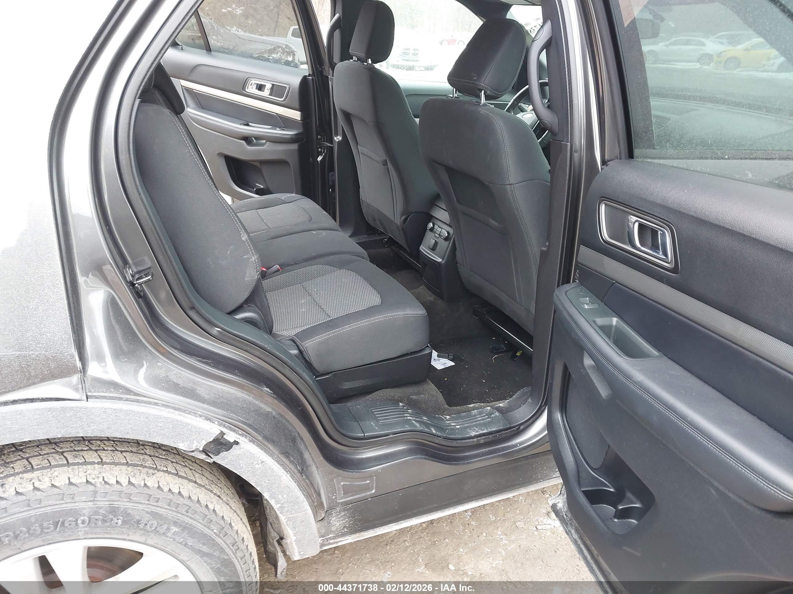 FORD EXPLORER image 8