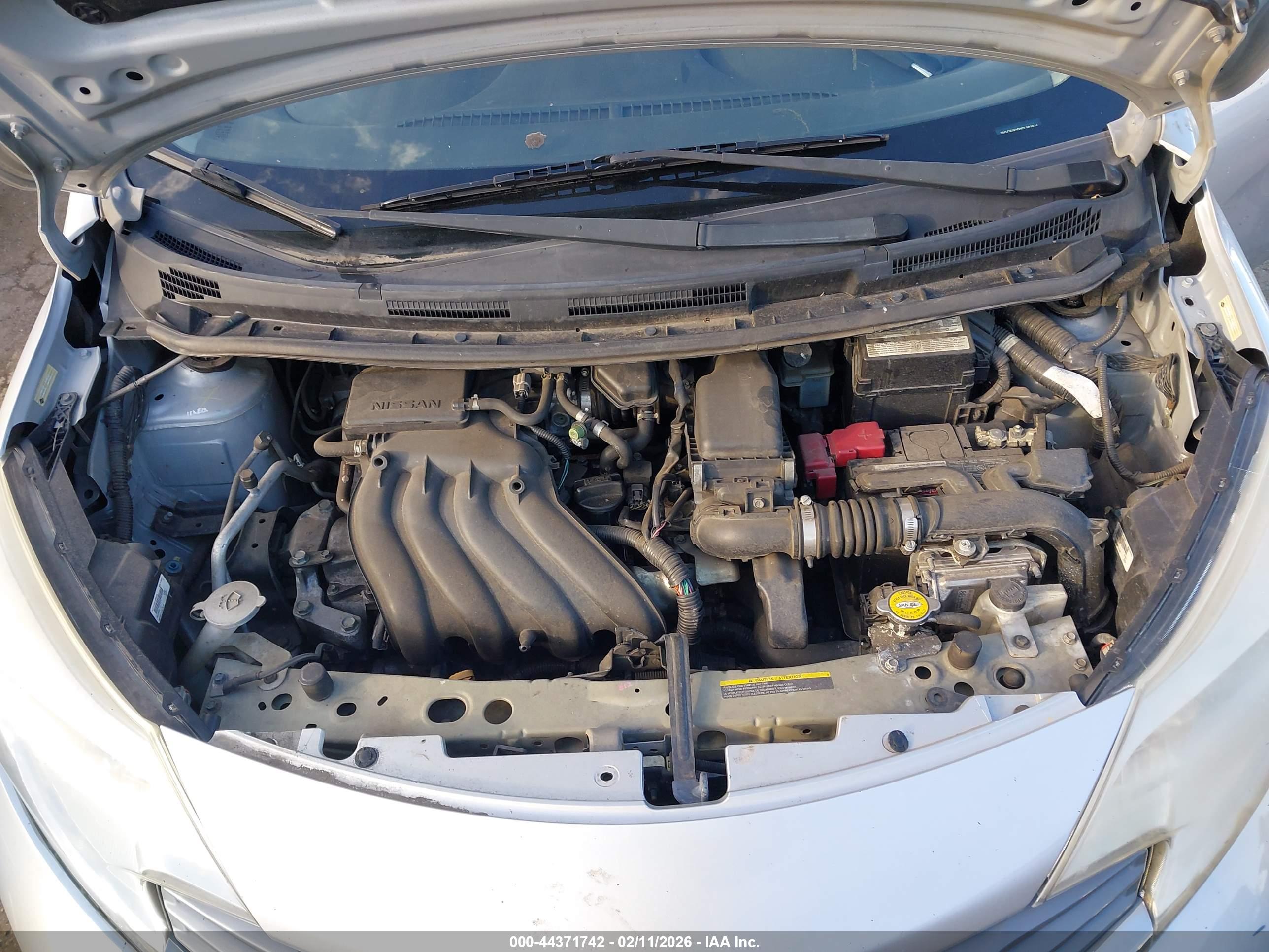 NISSAN VERSA image 10